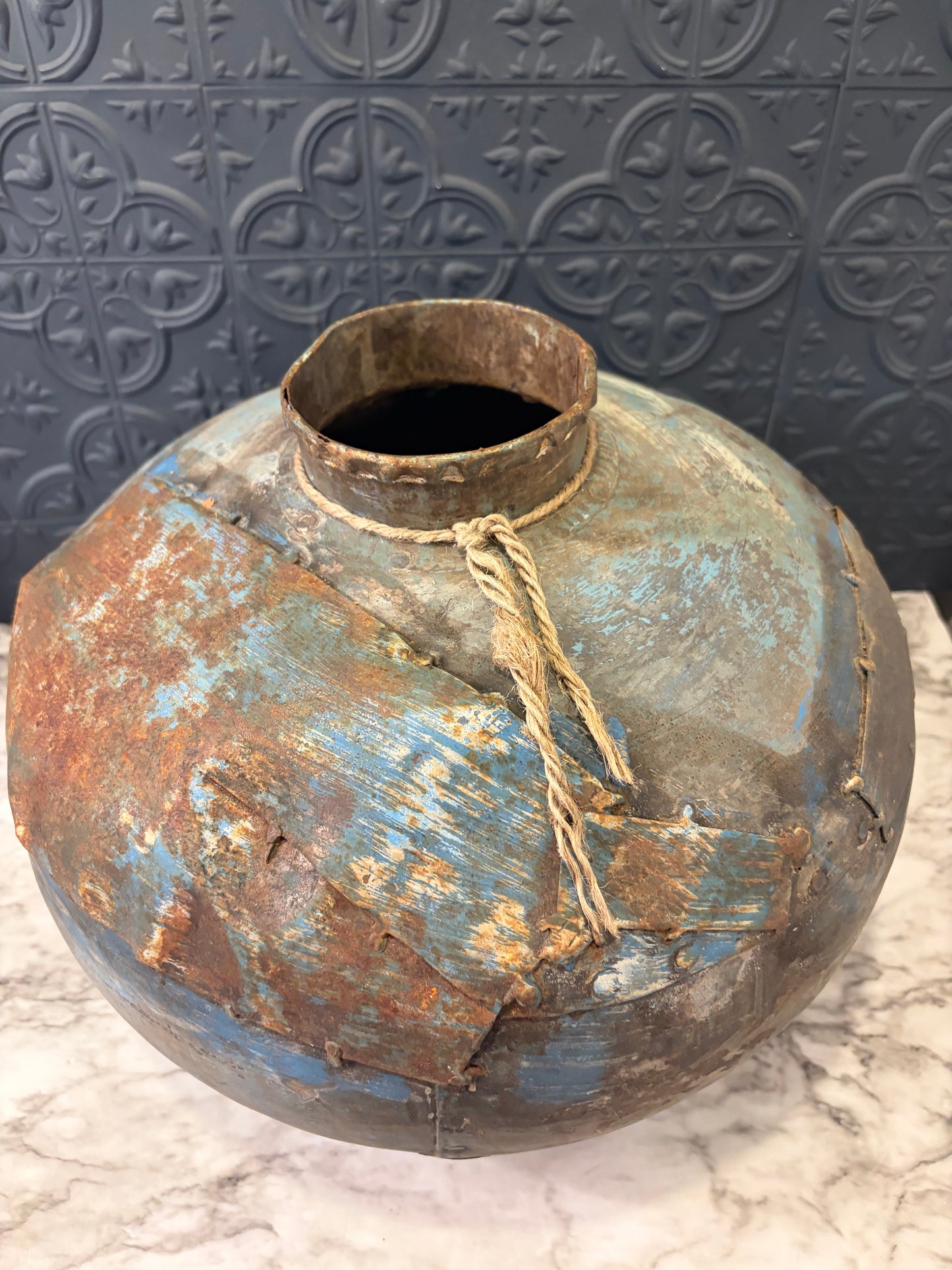 Round Metal Pot Blue Distress