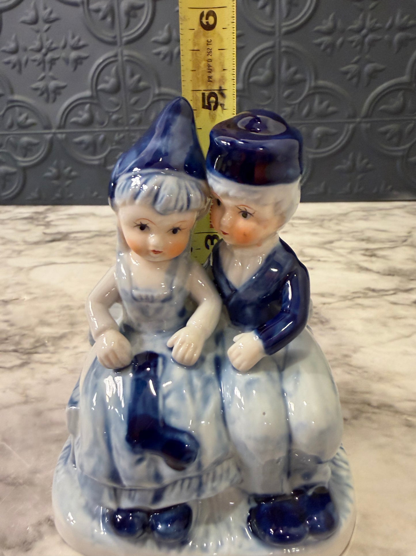 Delft Dutch Couple on Bench