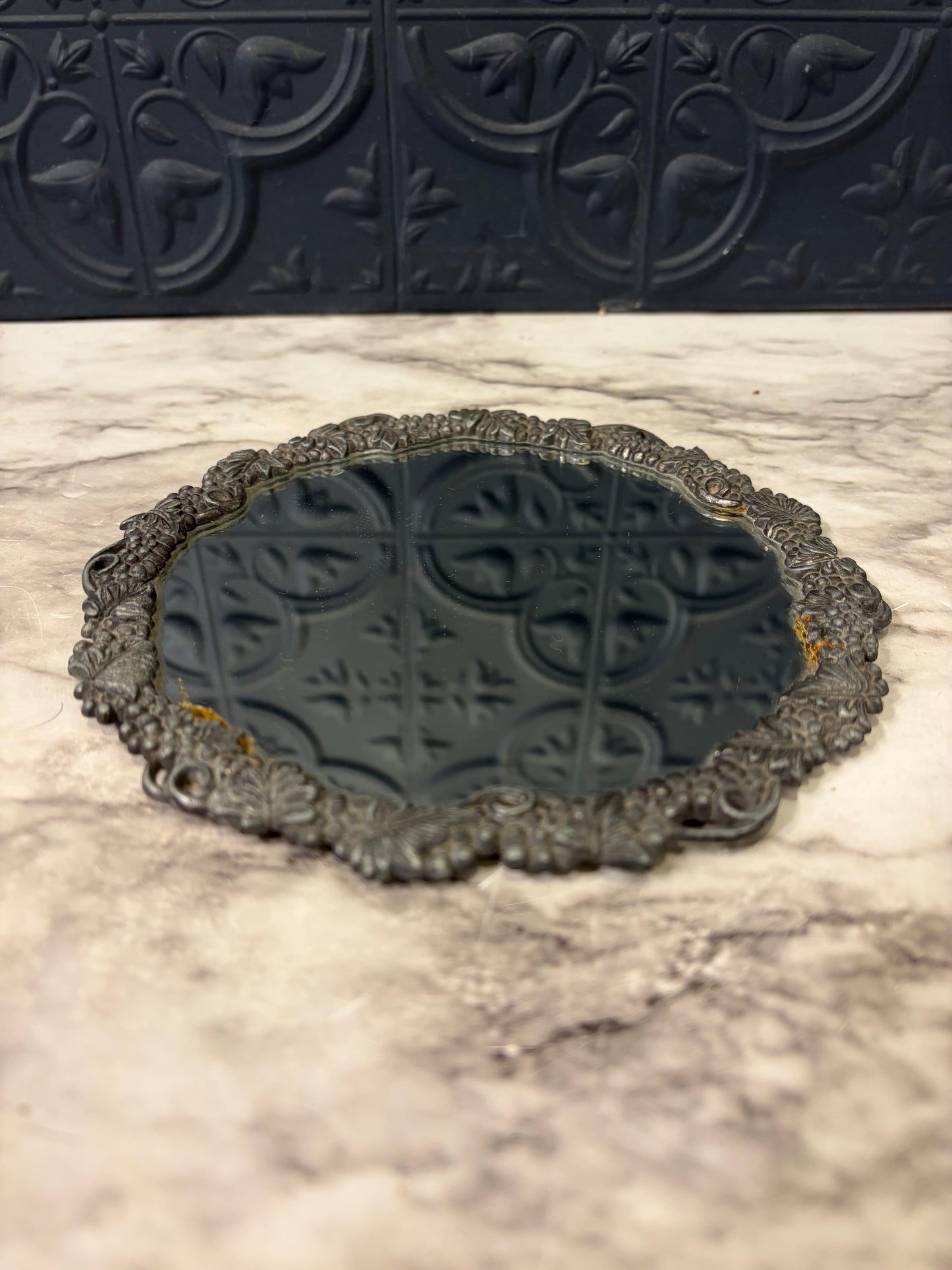 Round Mirrored Tray with Grapevine rim
