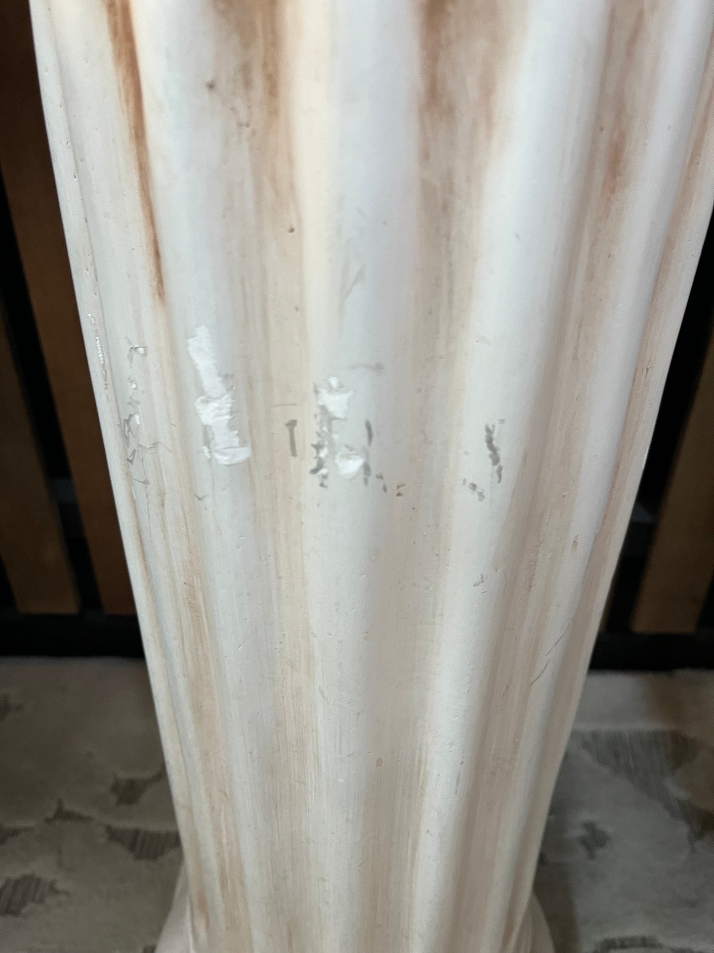 Cream Pillar with Brown Shading