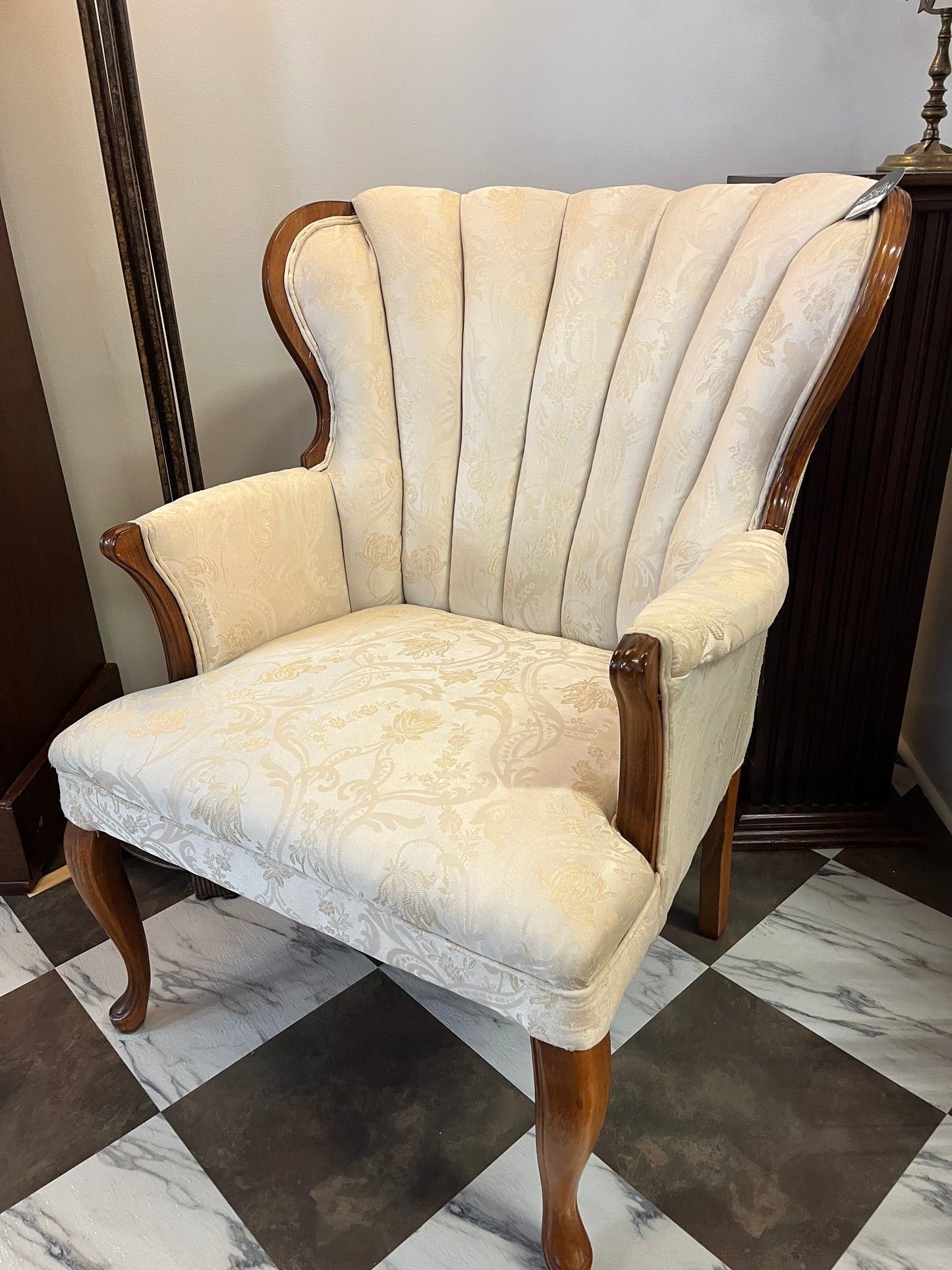 White Vintage sitting chair