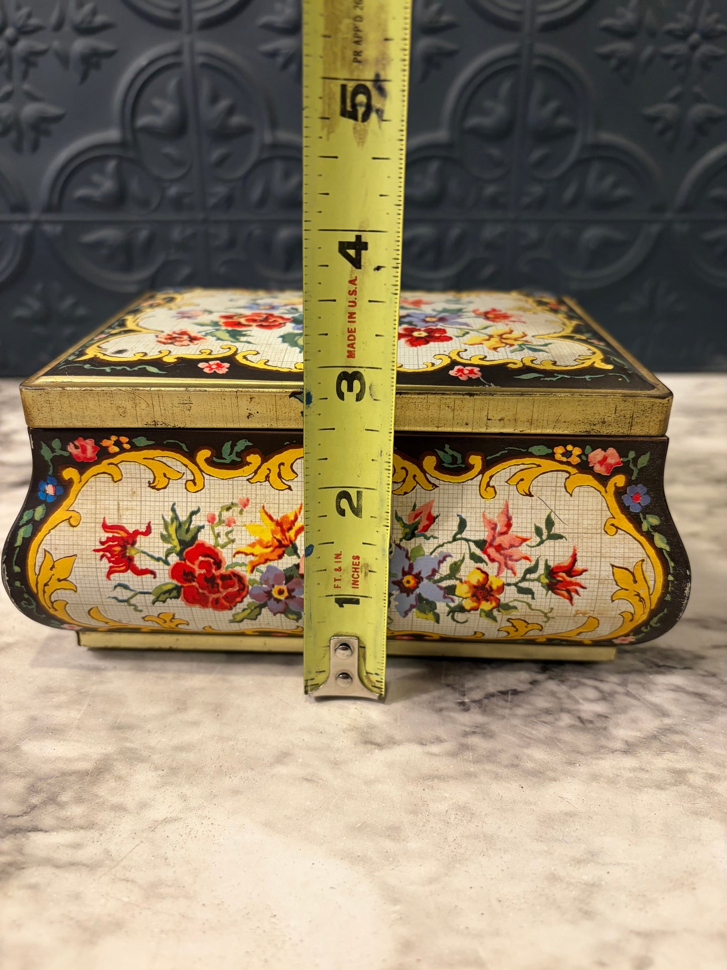 Floral Pattern Biscut Tin