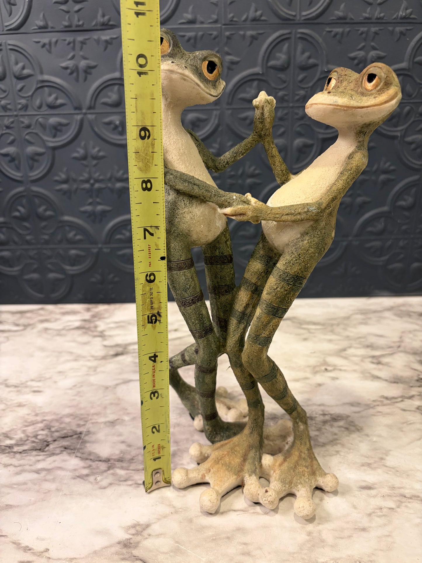 Tall Skinny Frog Couple