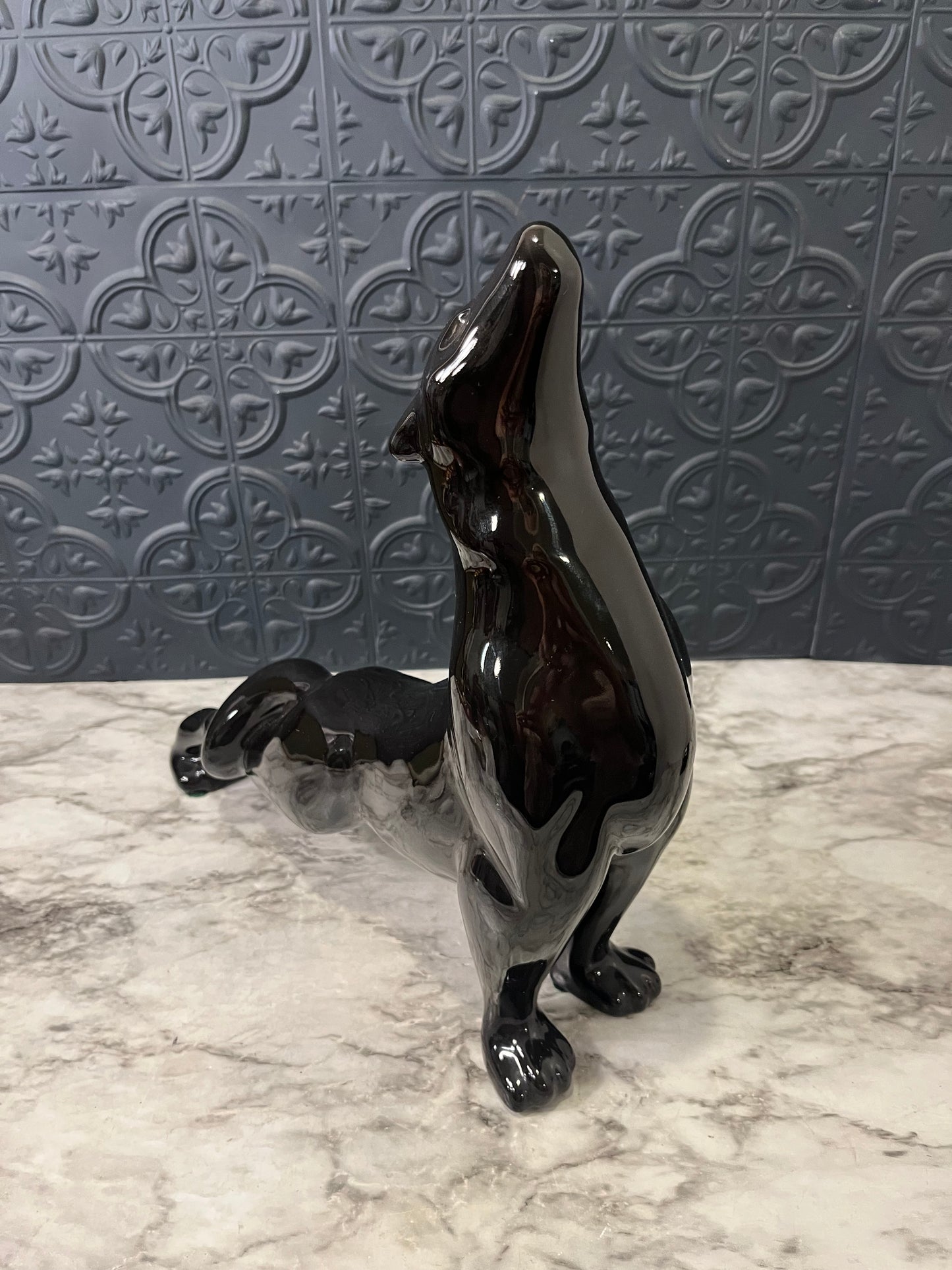 Haegar Black Howling Wolf Statue