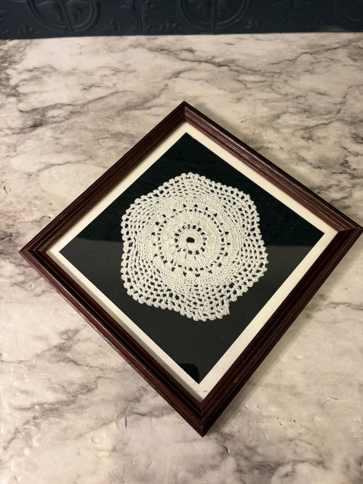 8" Framed Doiley Round