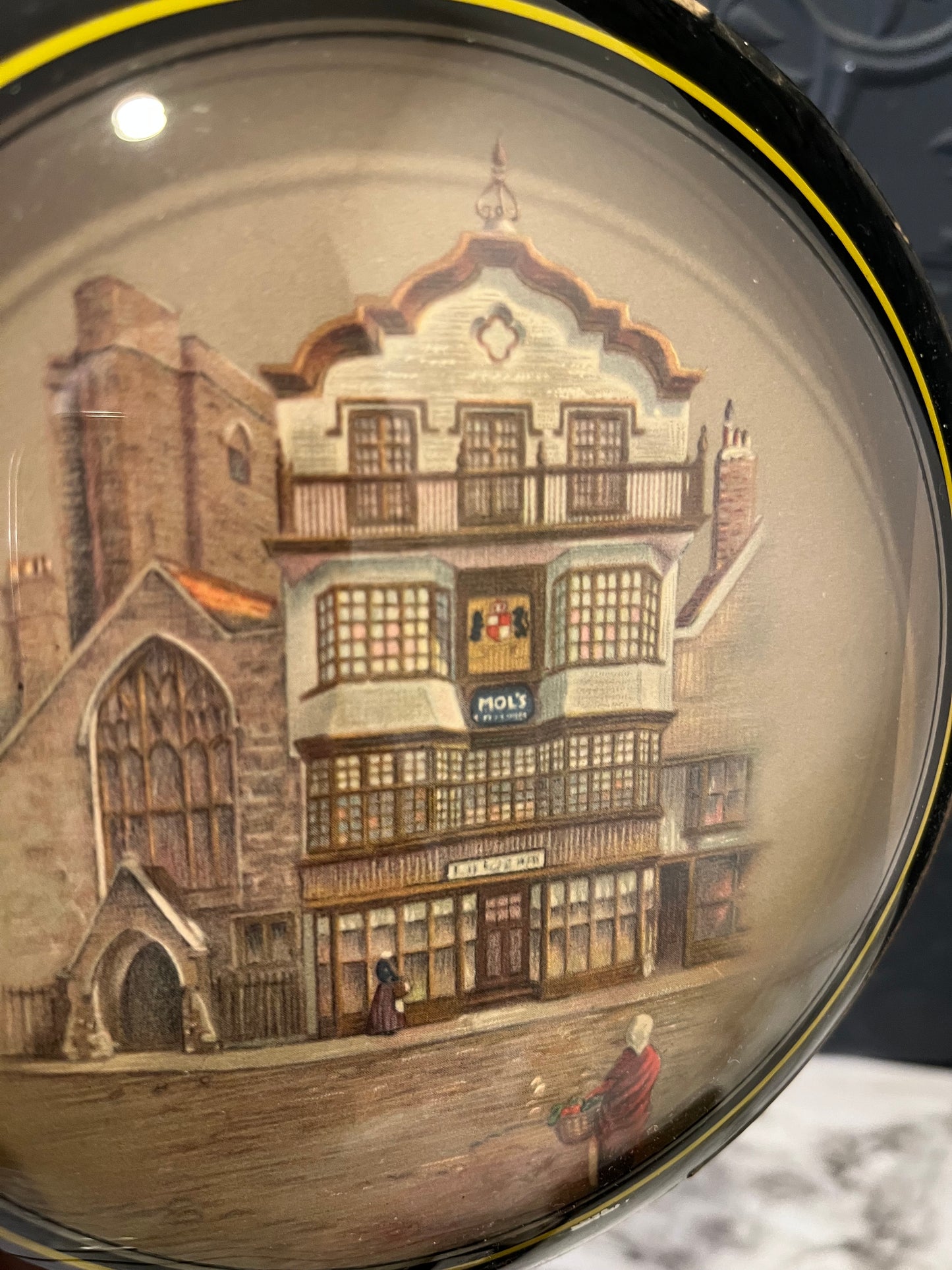 Mol's Coffe House Hanging Convex Glass