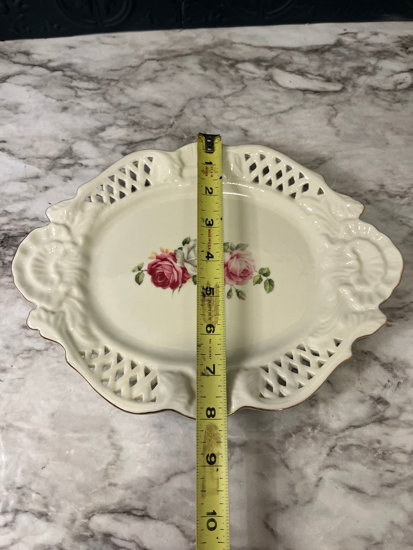 Oval Victorian Rose Tray with Lace design