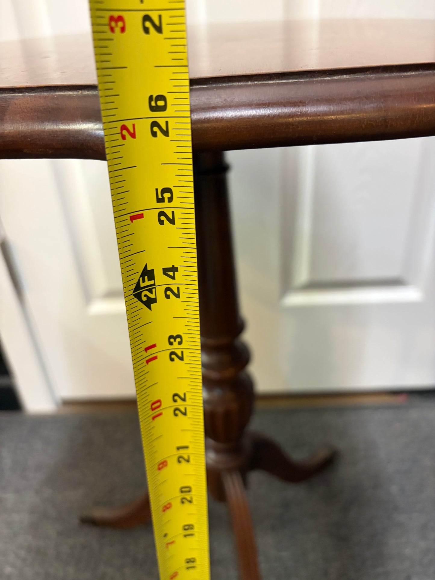 Mahogany Wood Scalloped Pedestal Table