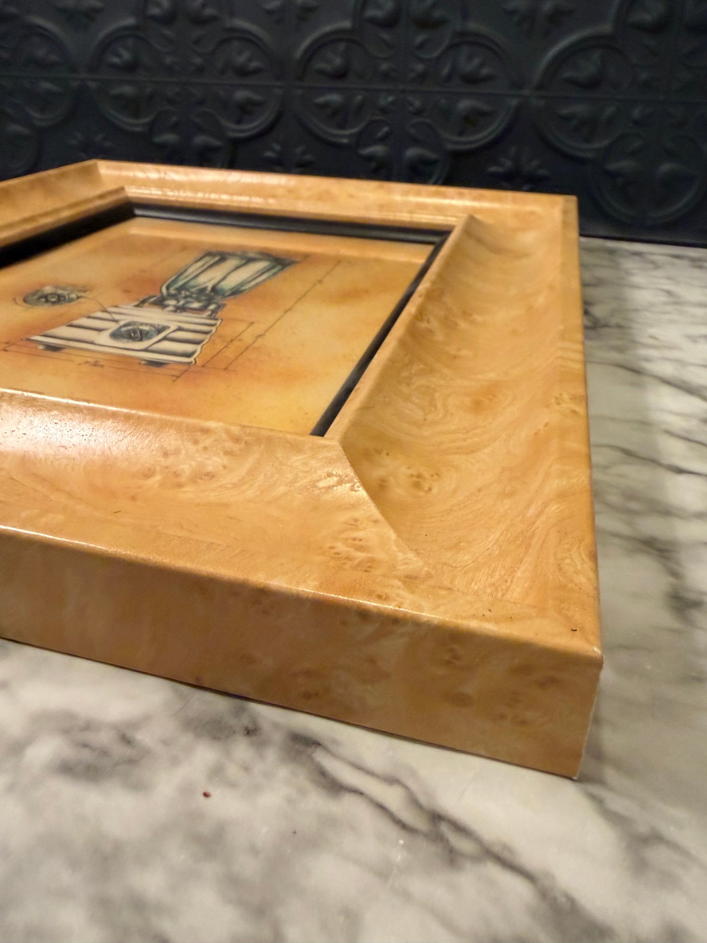 Light Burlwood Frame with Blender