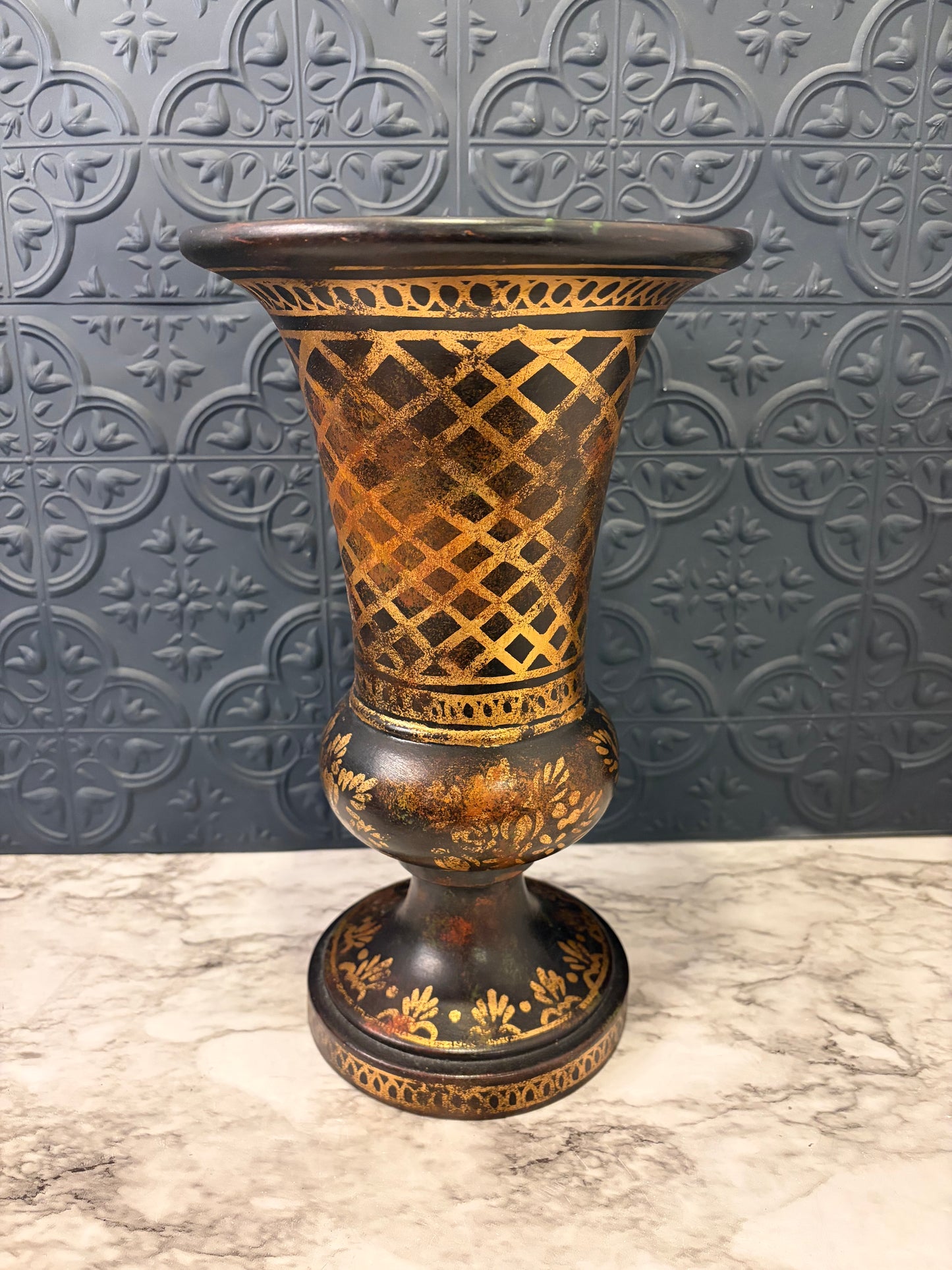Black and Gold Tall Trophy Planter