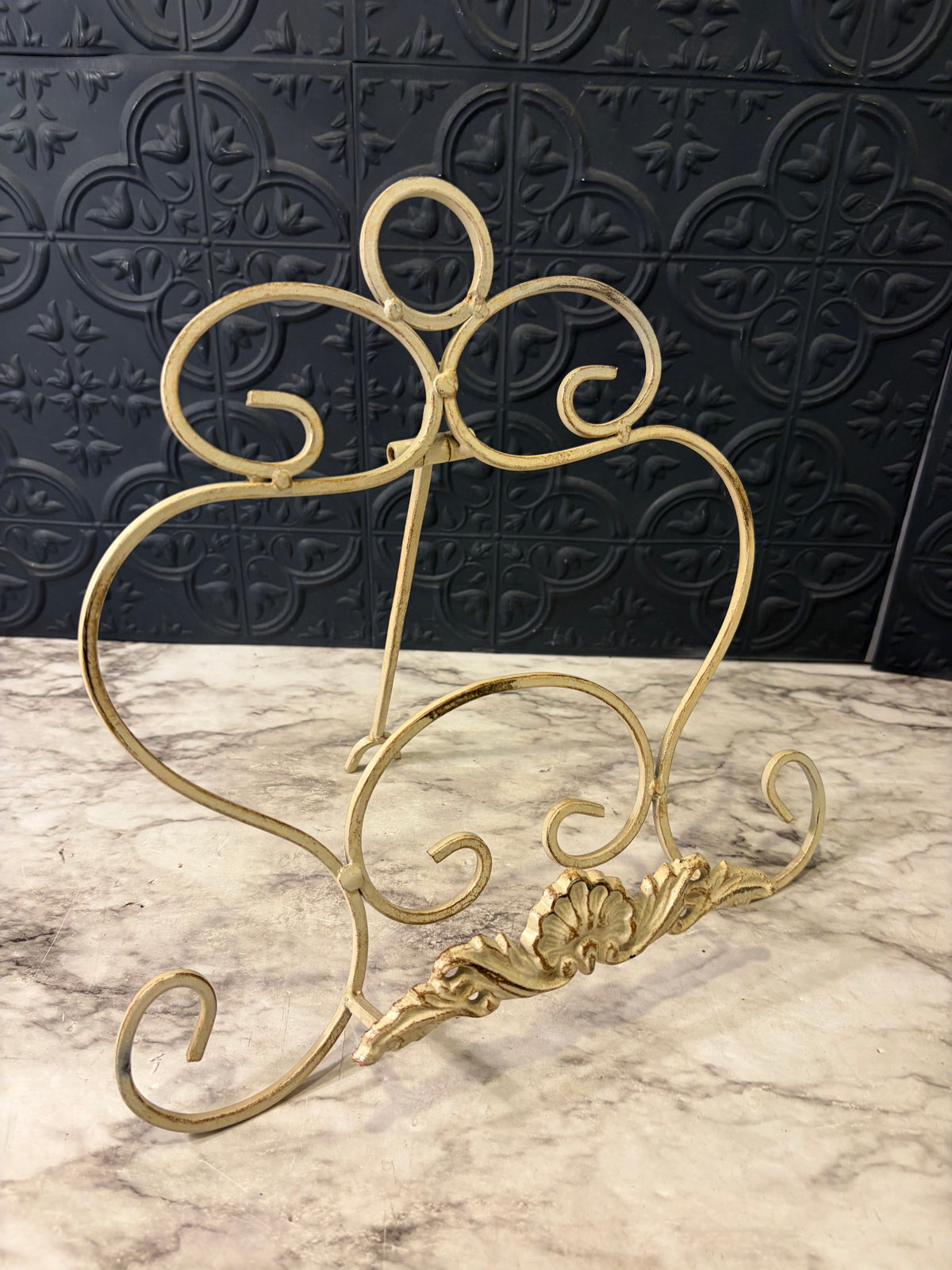 Cream Metal Picture Easel 11.5"