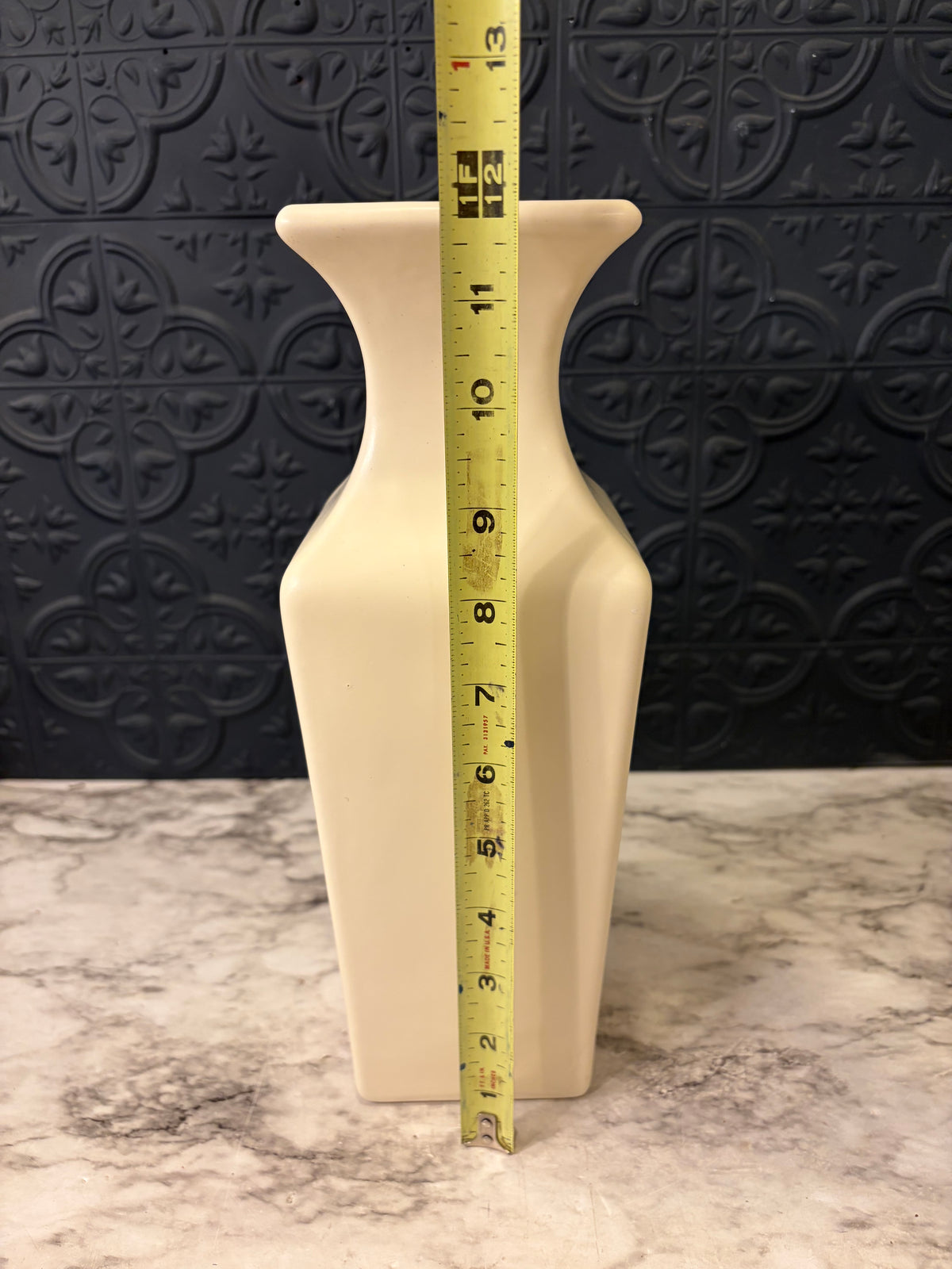 Cream Vase Possible Haegar