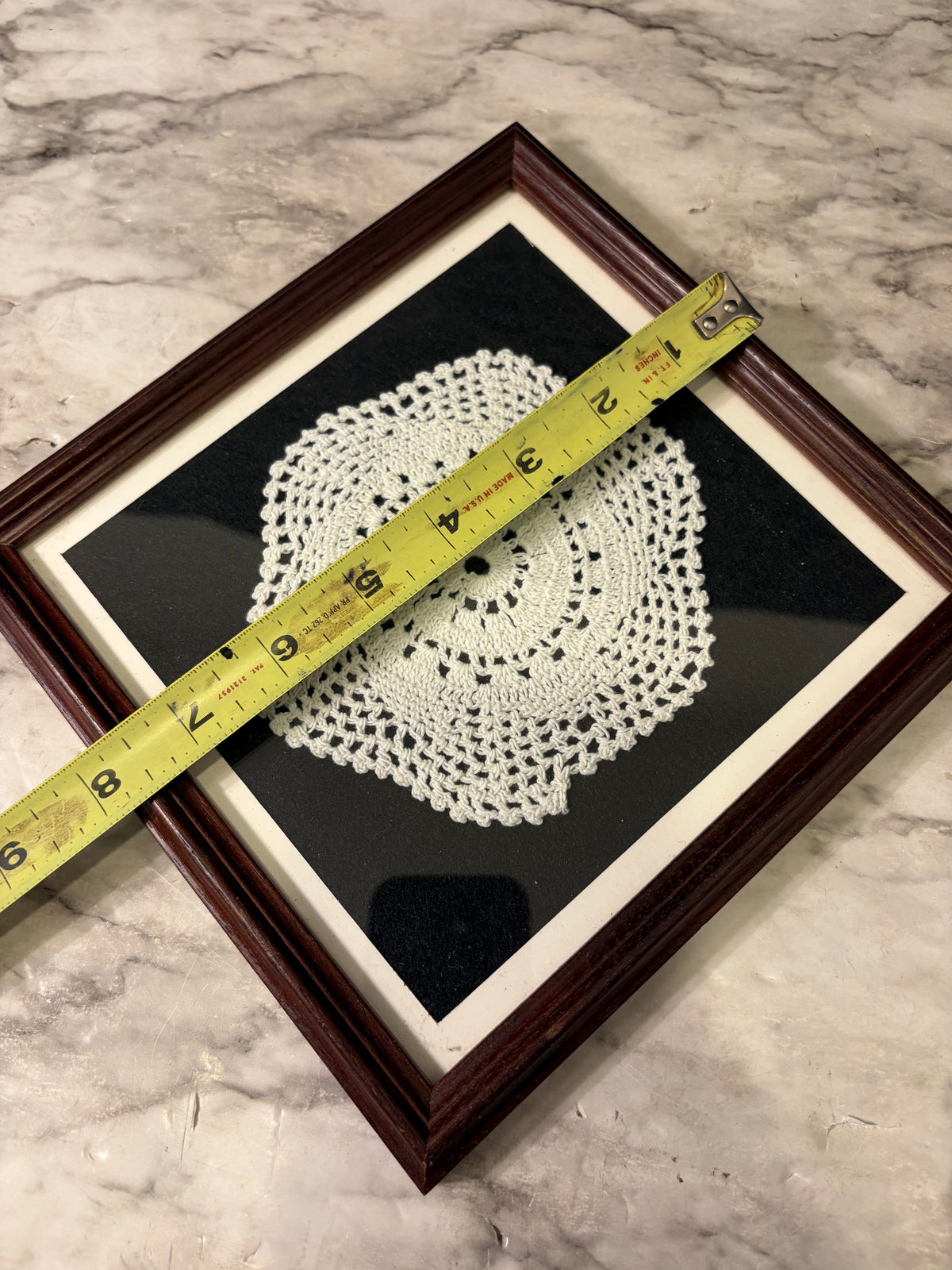 8" Framed Doiley Round
