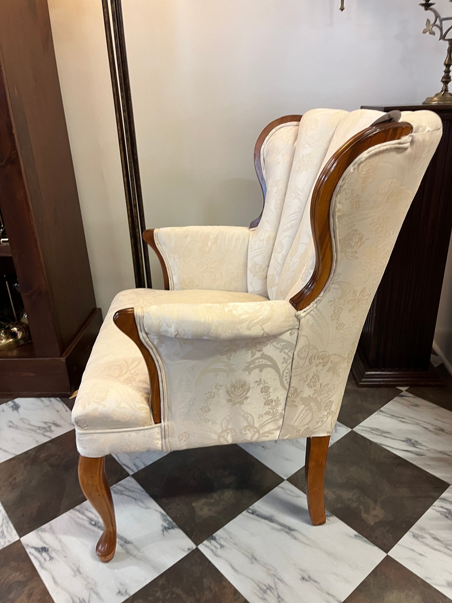 White Vintage sitting chair