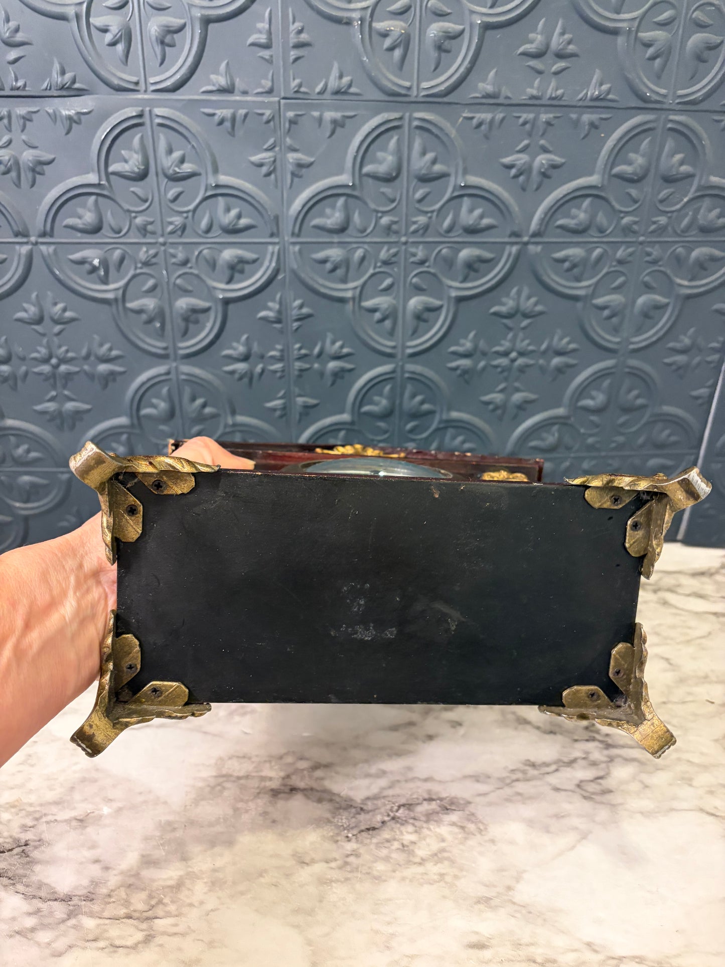Mantle Clock with Decorative Goldtone Pillars