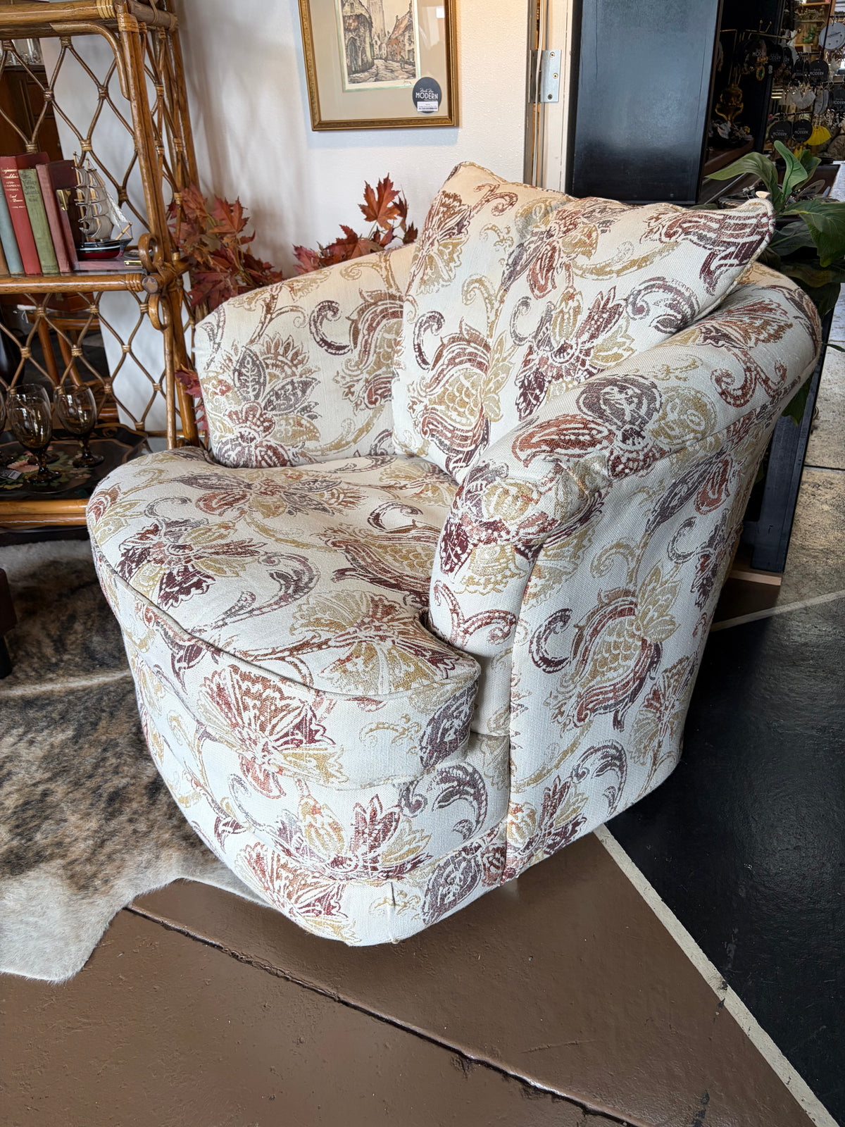 Lazyboy Cream Swivel Chair with Brown and Tan Design