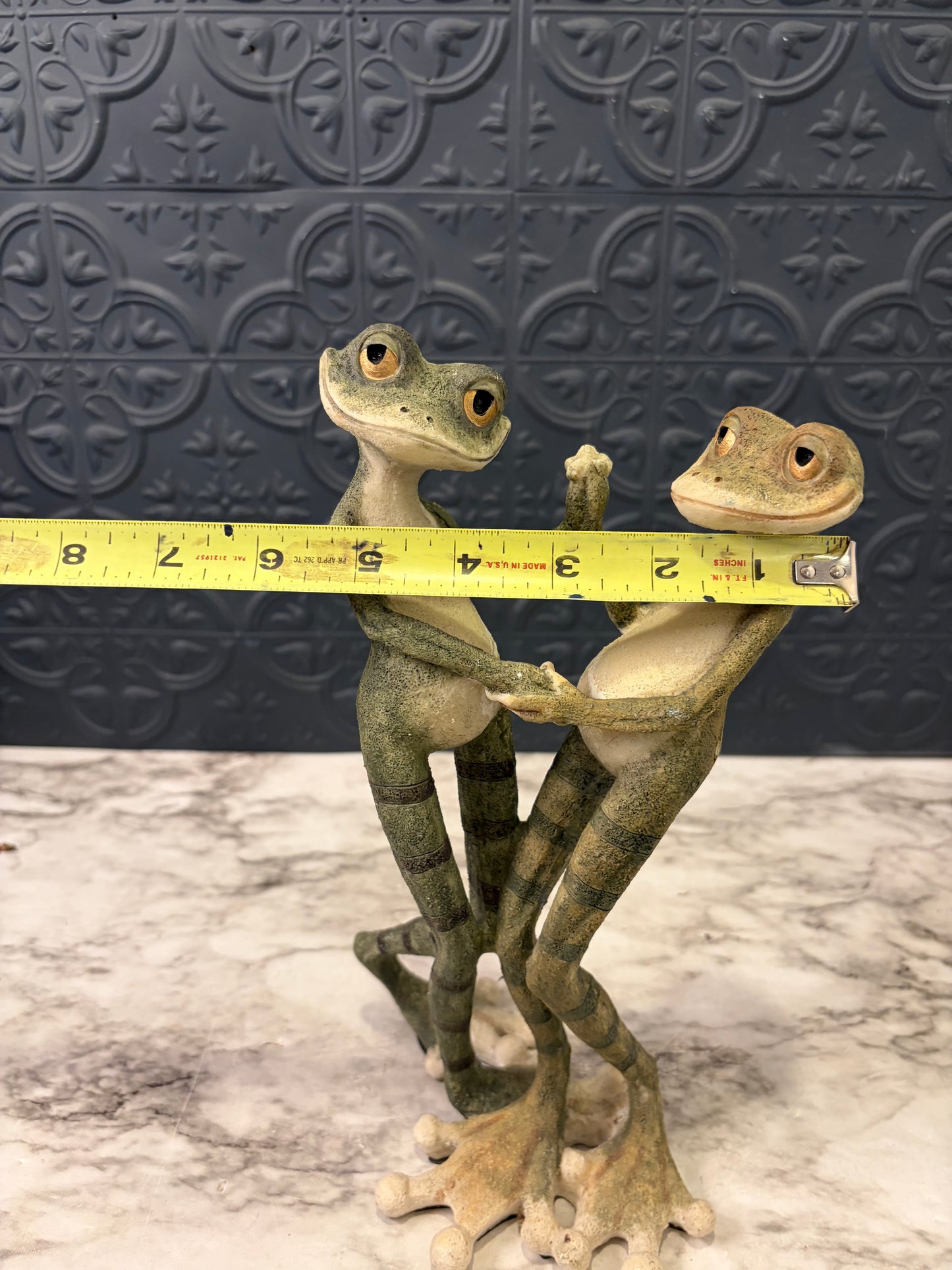 Tall Skinny Frog Couple