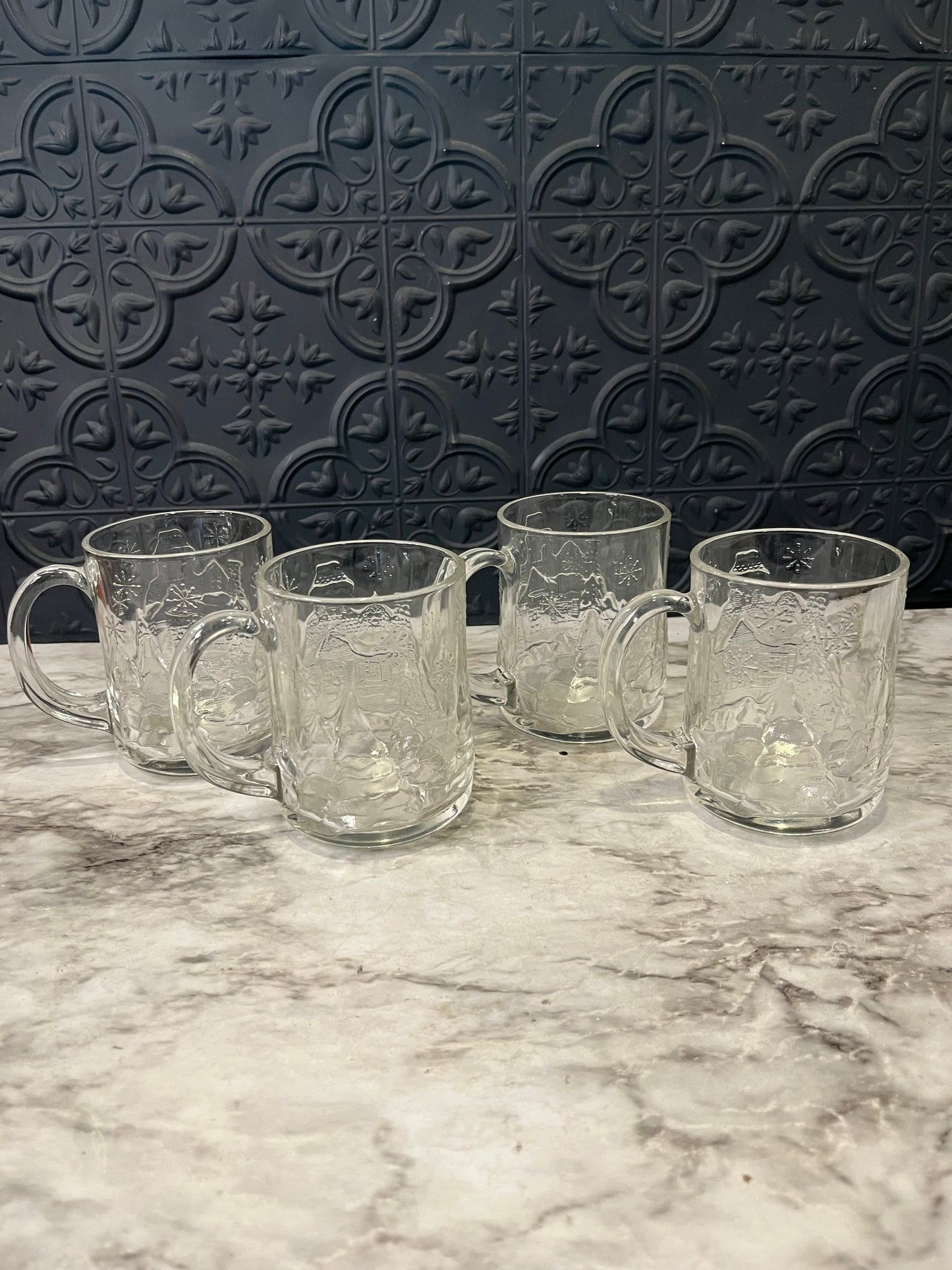 Luminarc clear glass mug with winter scene x4