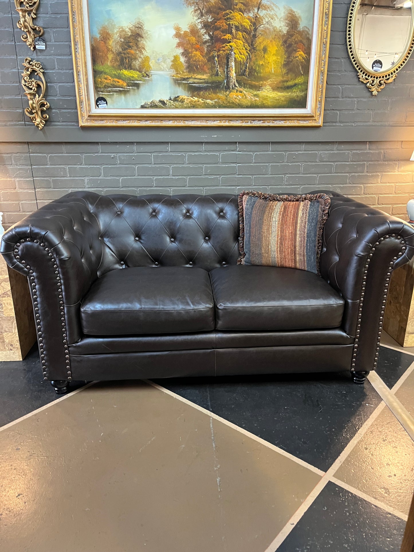 Brown Sofa Chesterfield Style