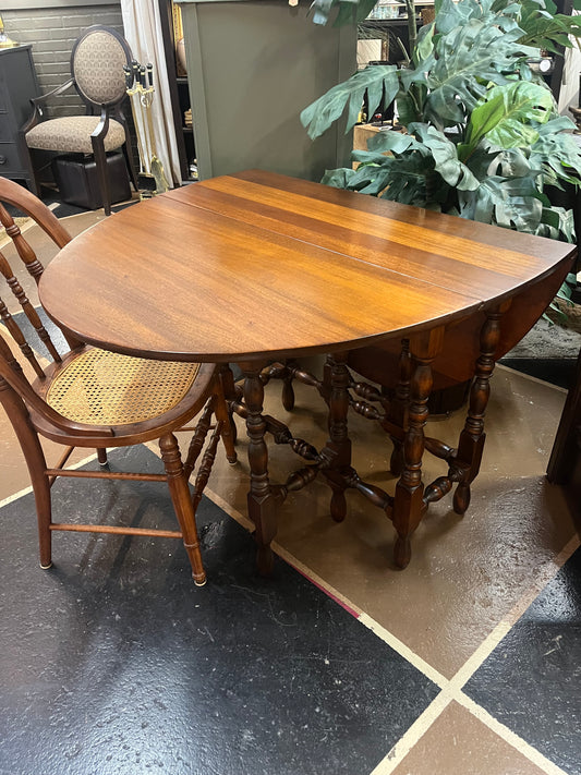Wood Spindle gate leg dining table