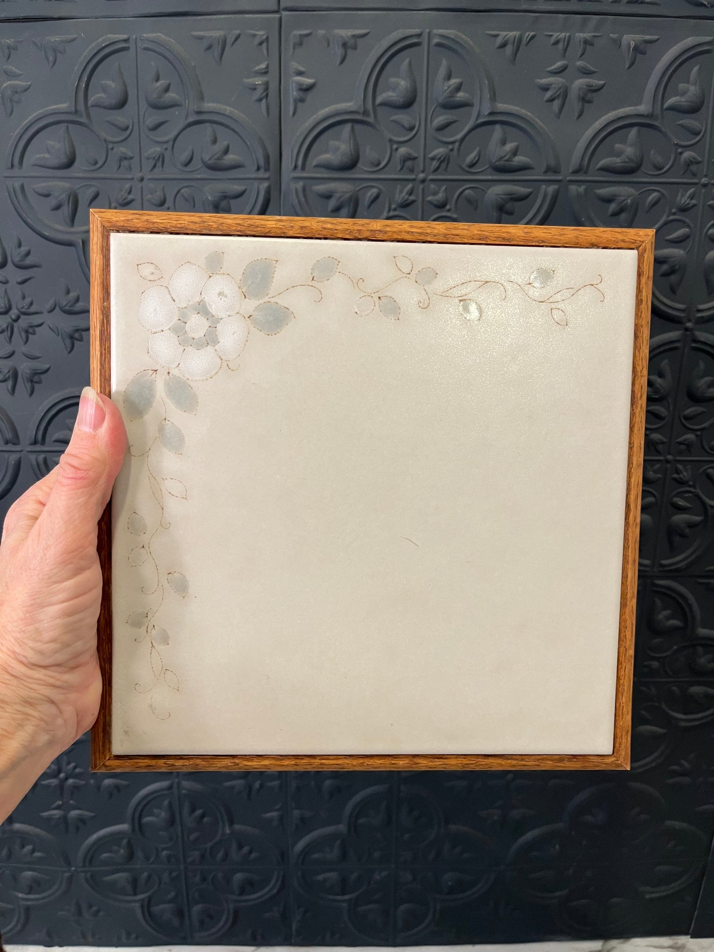 Tile Trivet with White Daisy