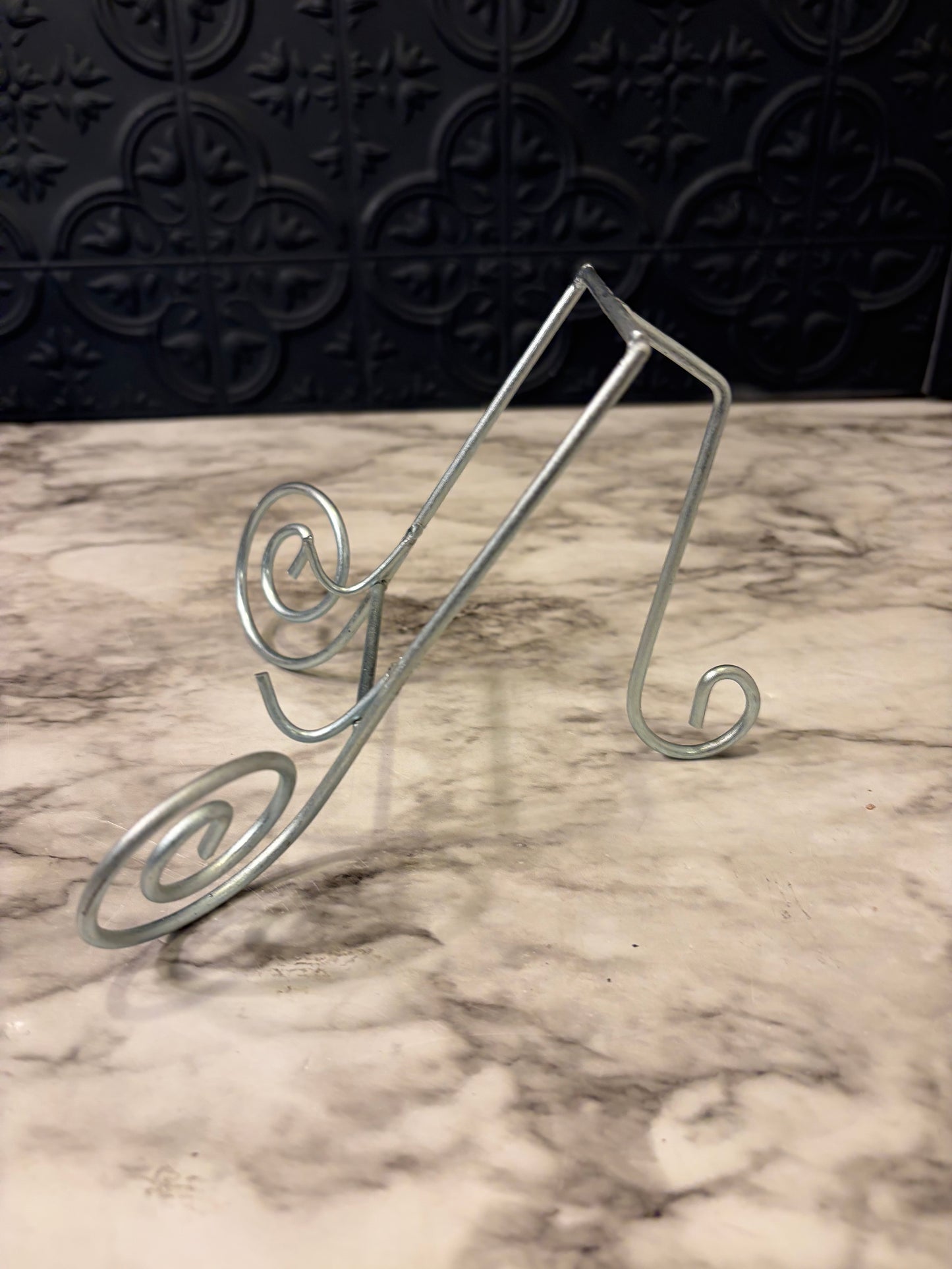 Silver Twisted Metal Easel