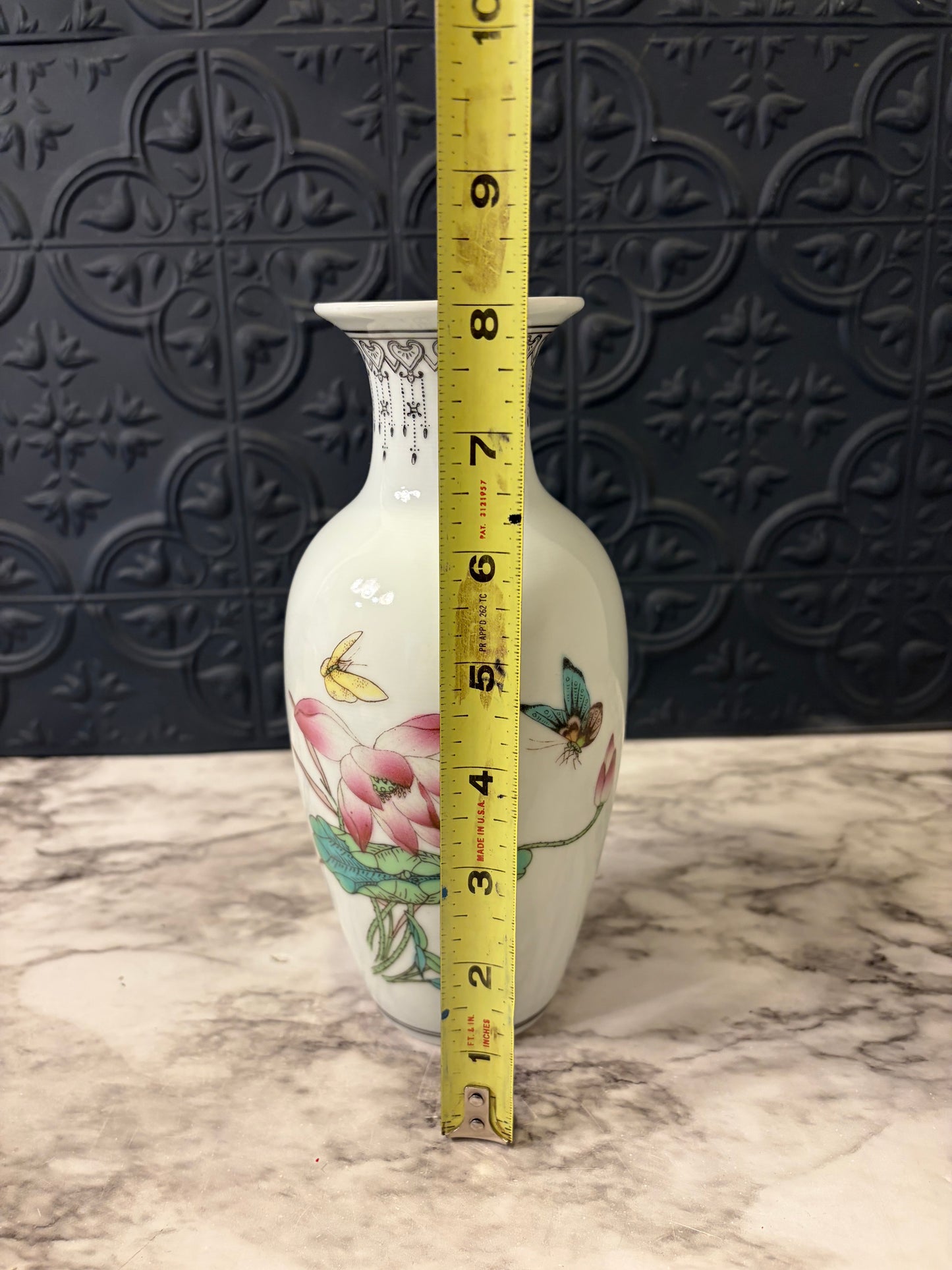 Porcelain Vase white with Lotus