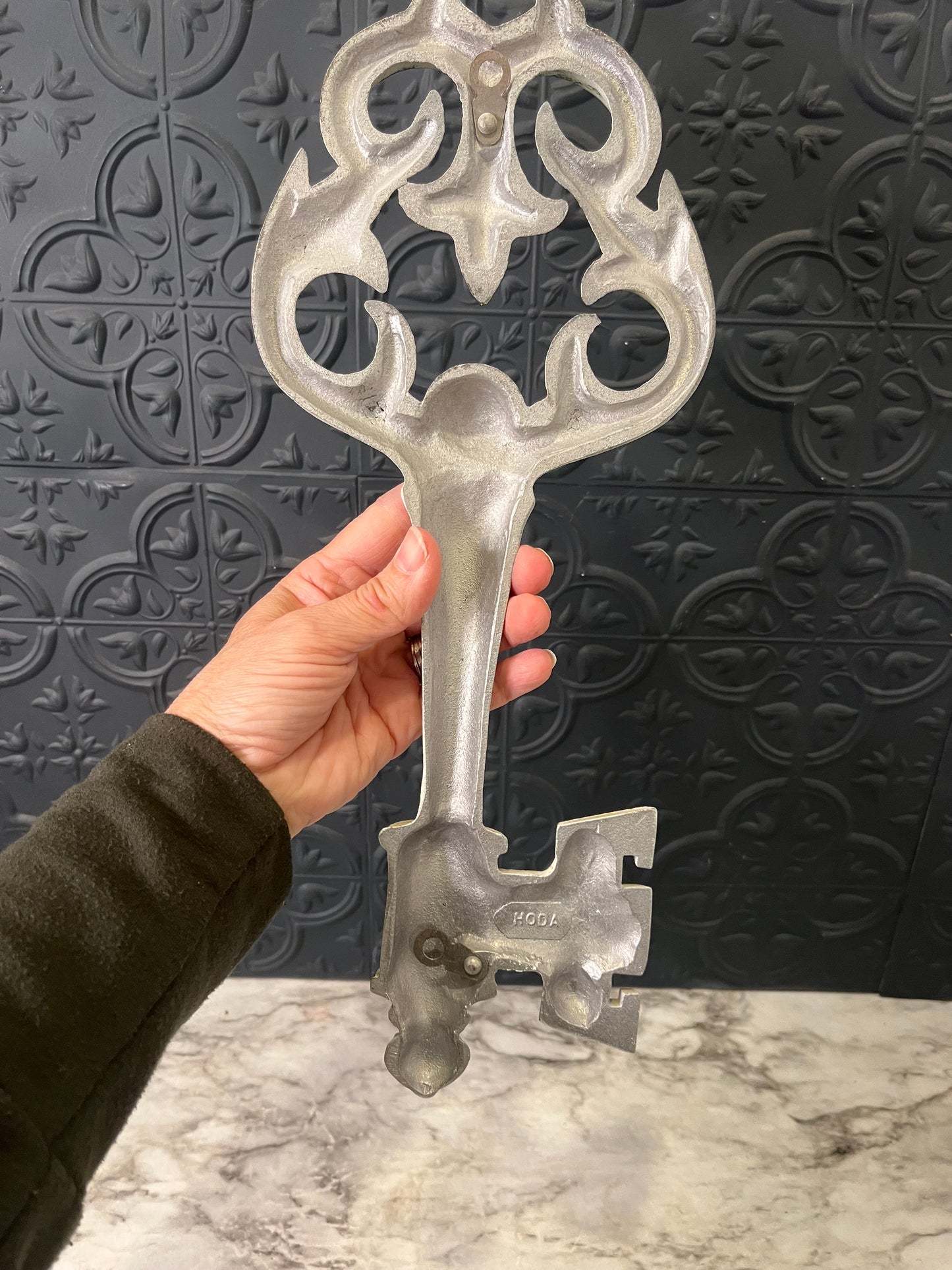 White Metal Key Wall Decor Sm