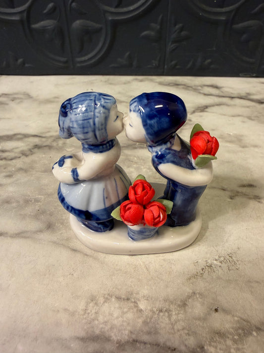 Delft Boy and Girl Kissing with flower