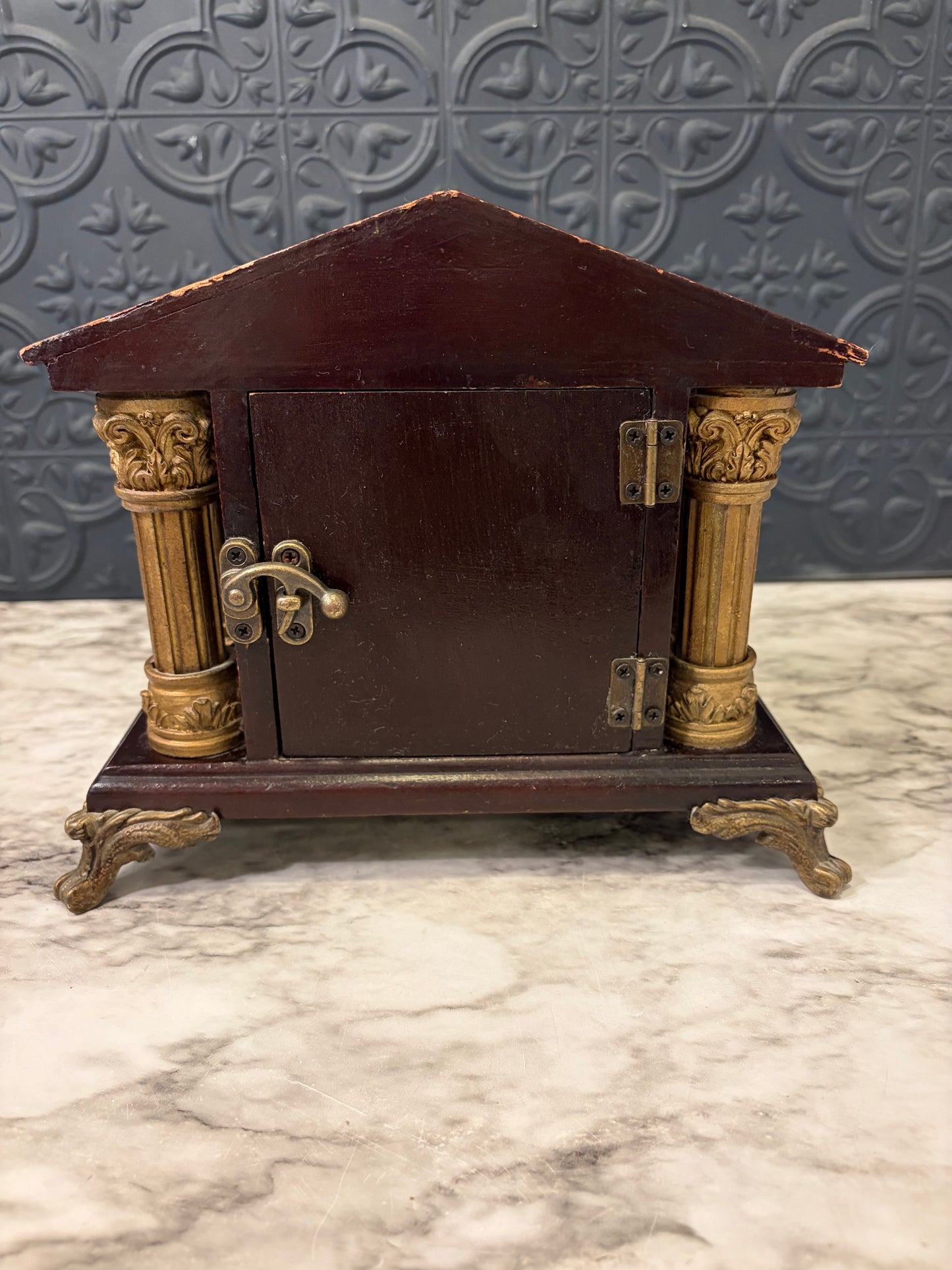 Mantle Clock with Decorative Goldtone Pillars