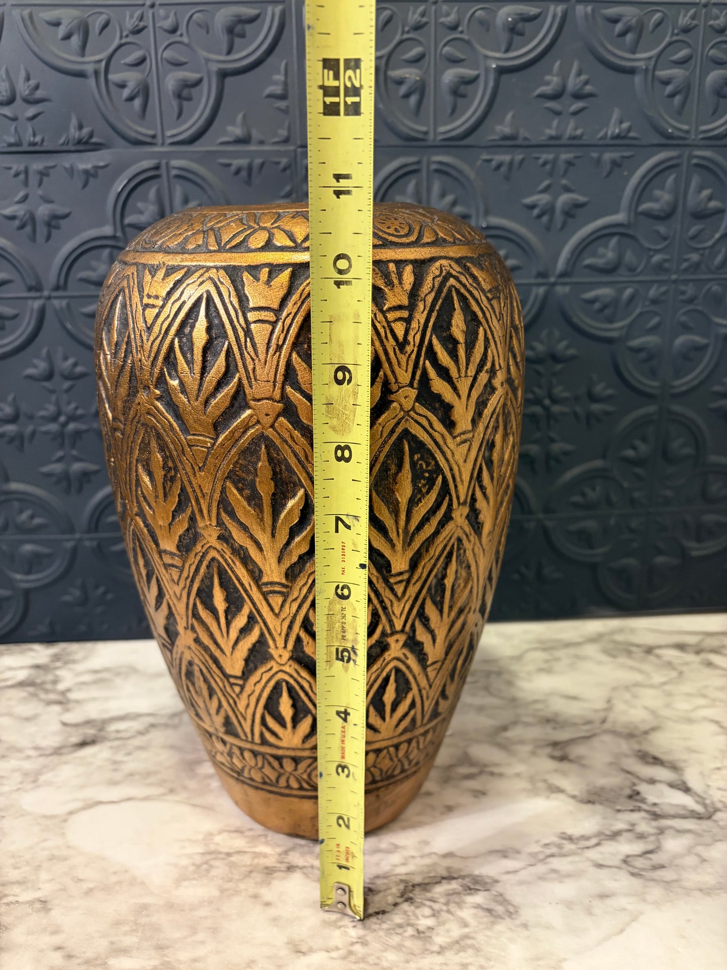 Black and Gold Vase with Engraved Leaf Pattern