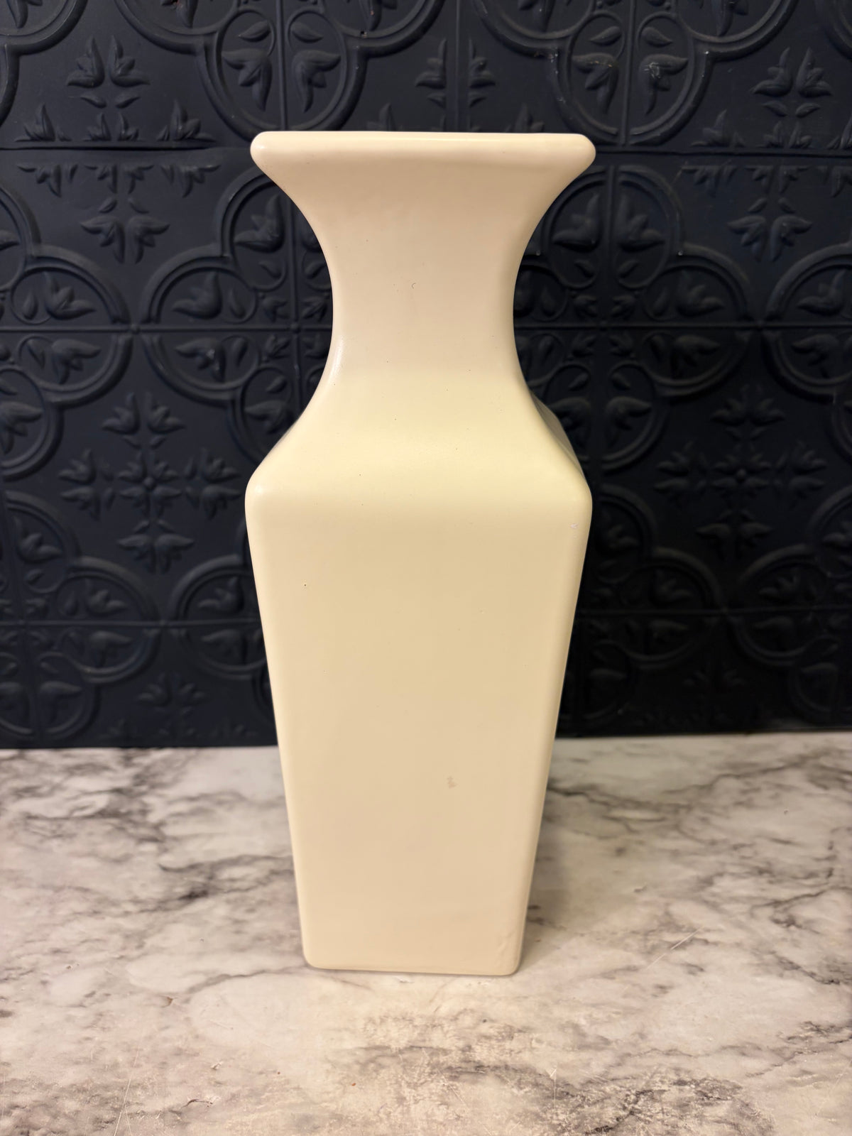 Cream Vase Possible Haegar