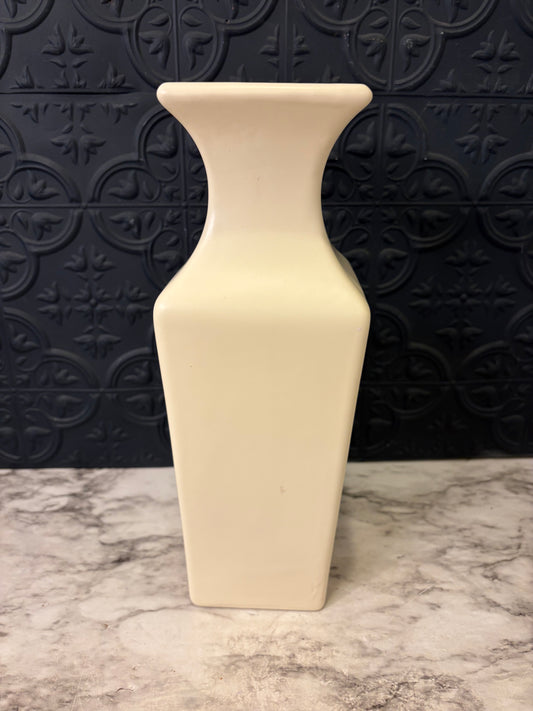 Cream Vase Possible Haegar
