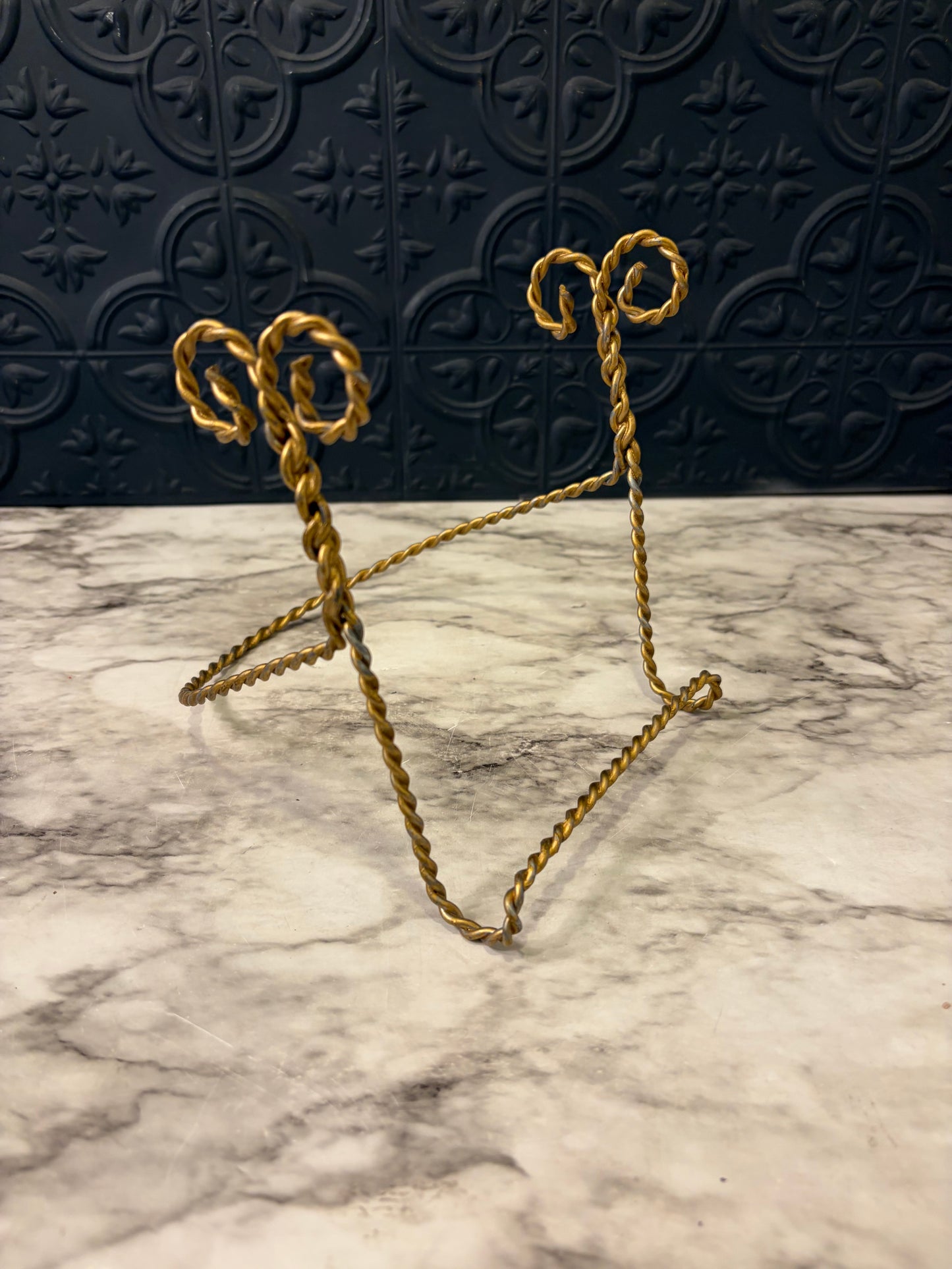 Gold Twisted Wire Picture Stand