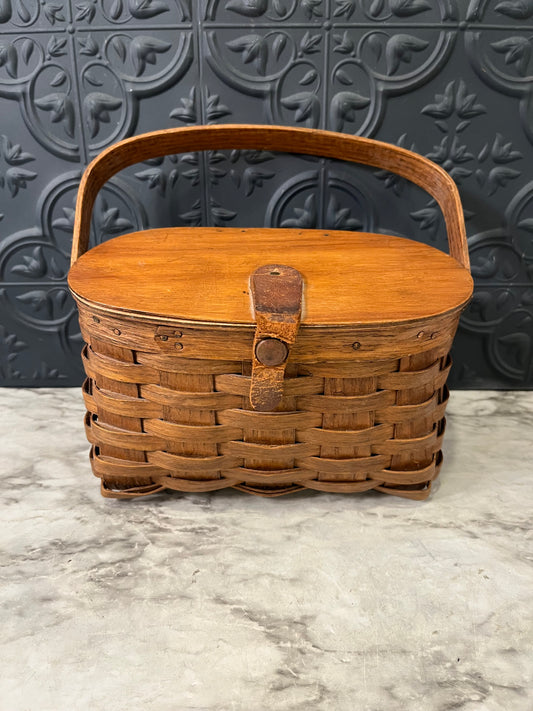 Small woven basket with lid and handle
