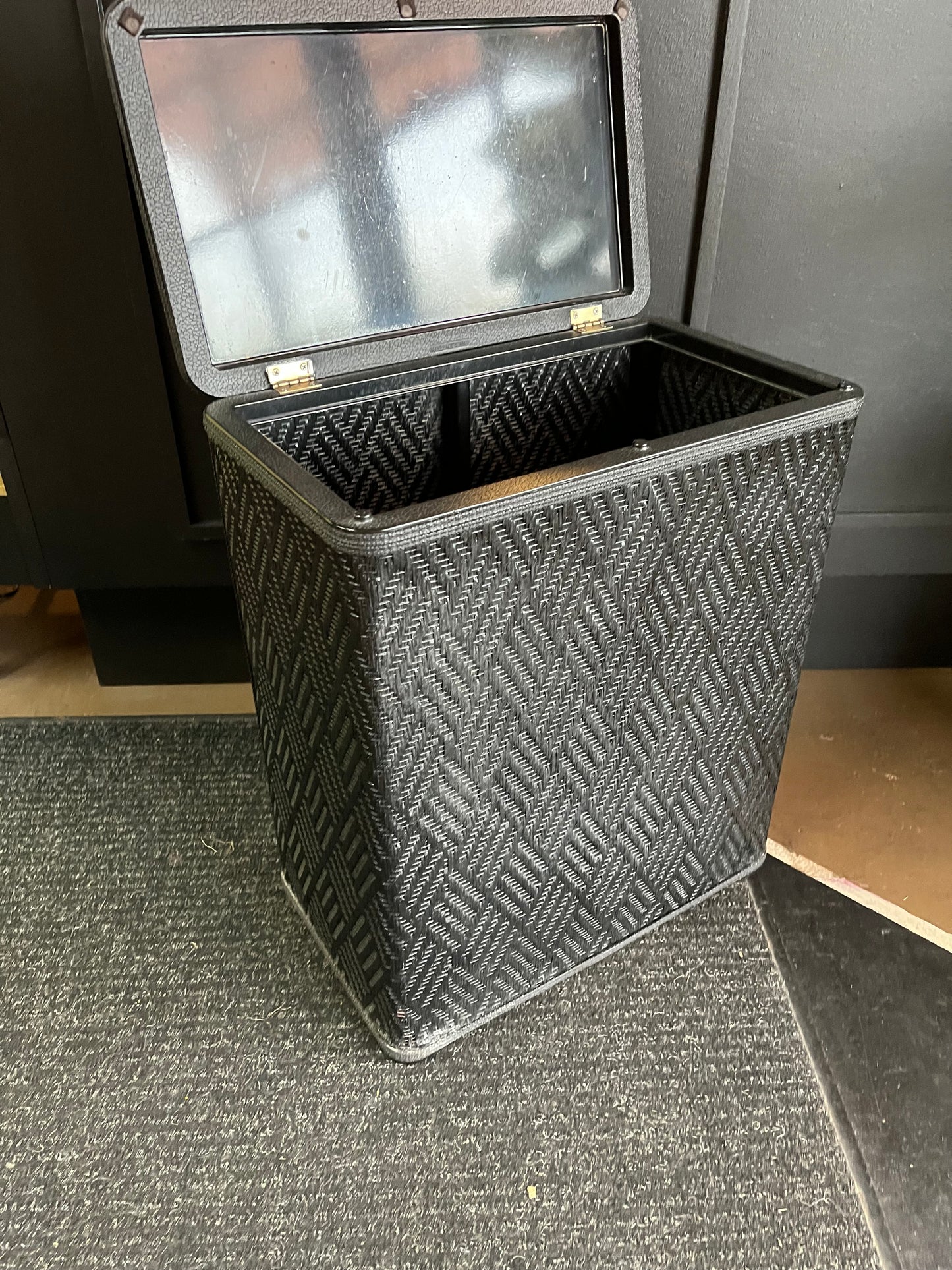 Black Hamper