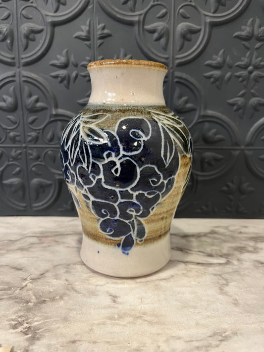 Pottery vase with Grape design