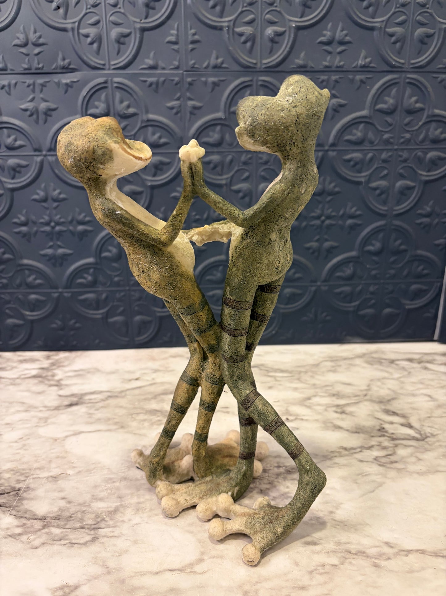Tall Skinny Frog Couple