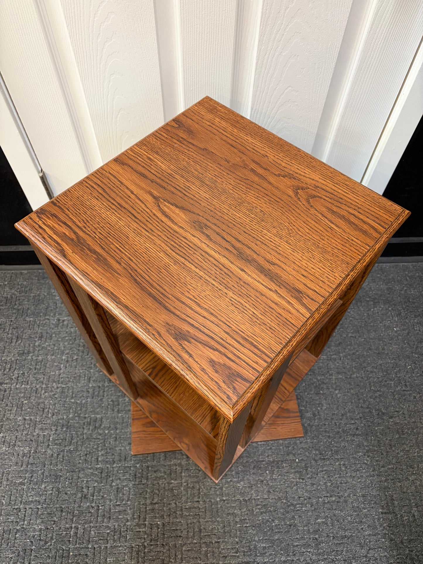 Spinning side Table