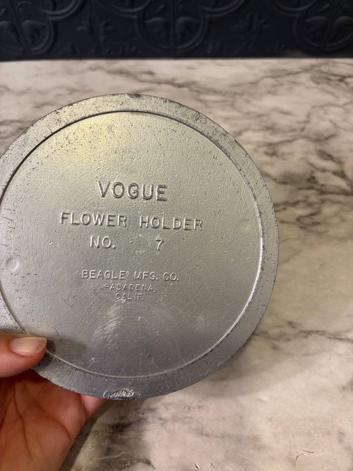 Vogue Metal Flower Frog