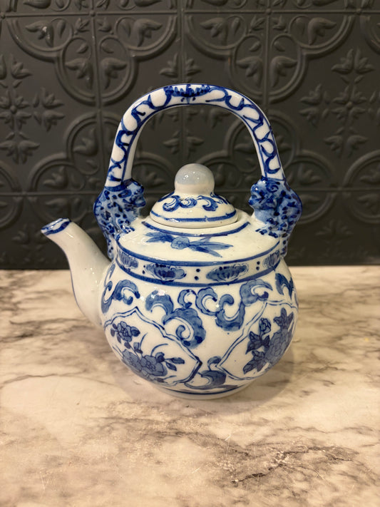 Blue and White Porcelain Teapot with Gecko handle