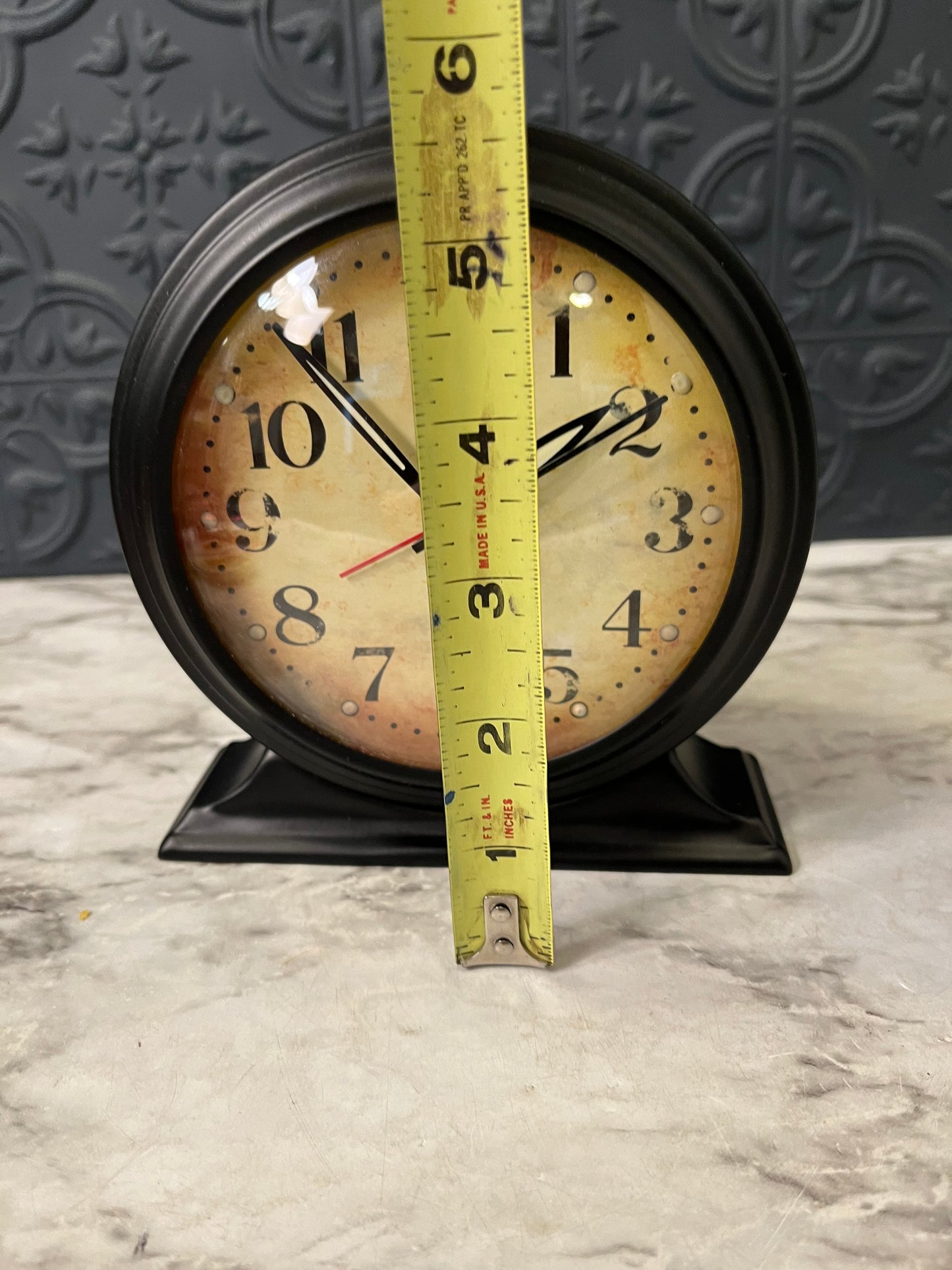 Round Black mantle clock