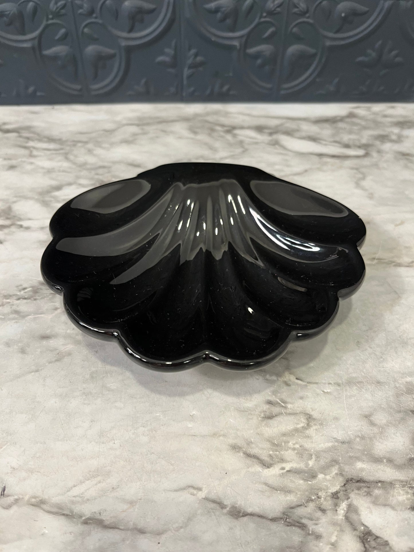 Black Ceramic Shell Bowl
