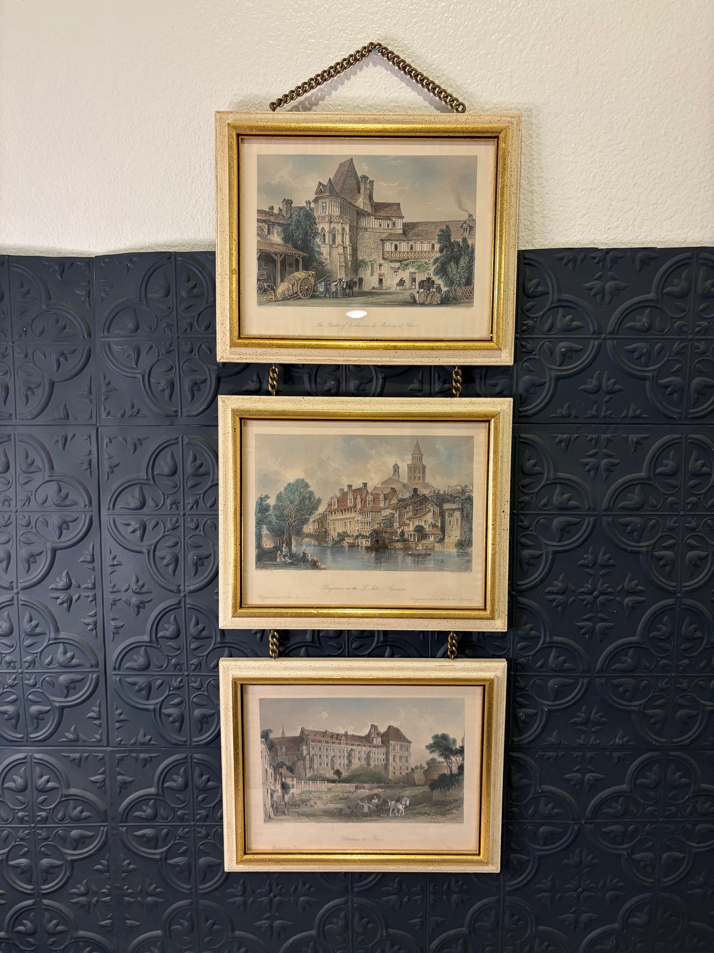 Vertical Hanging Frames of Architectual Buildings