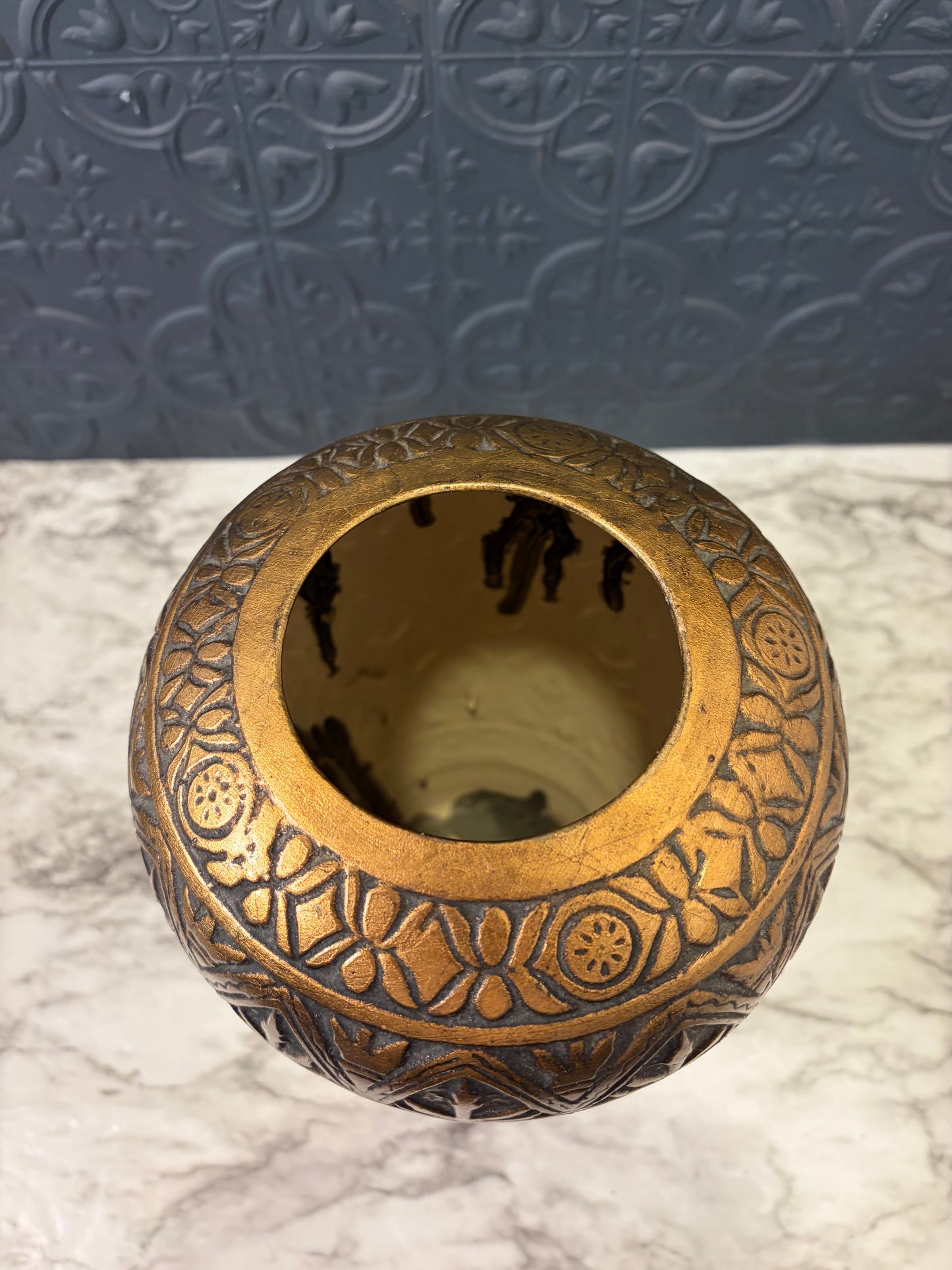 Black and Gold Vase with Engraved Leaf Pattern