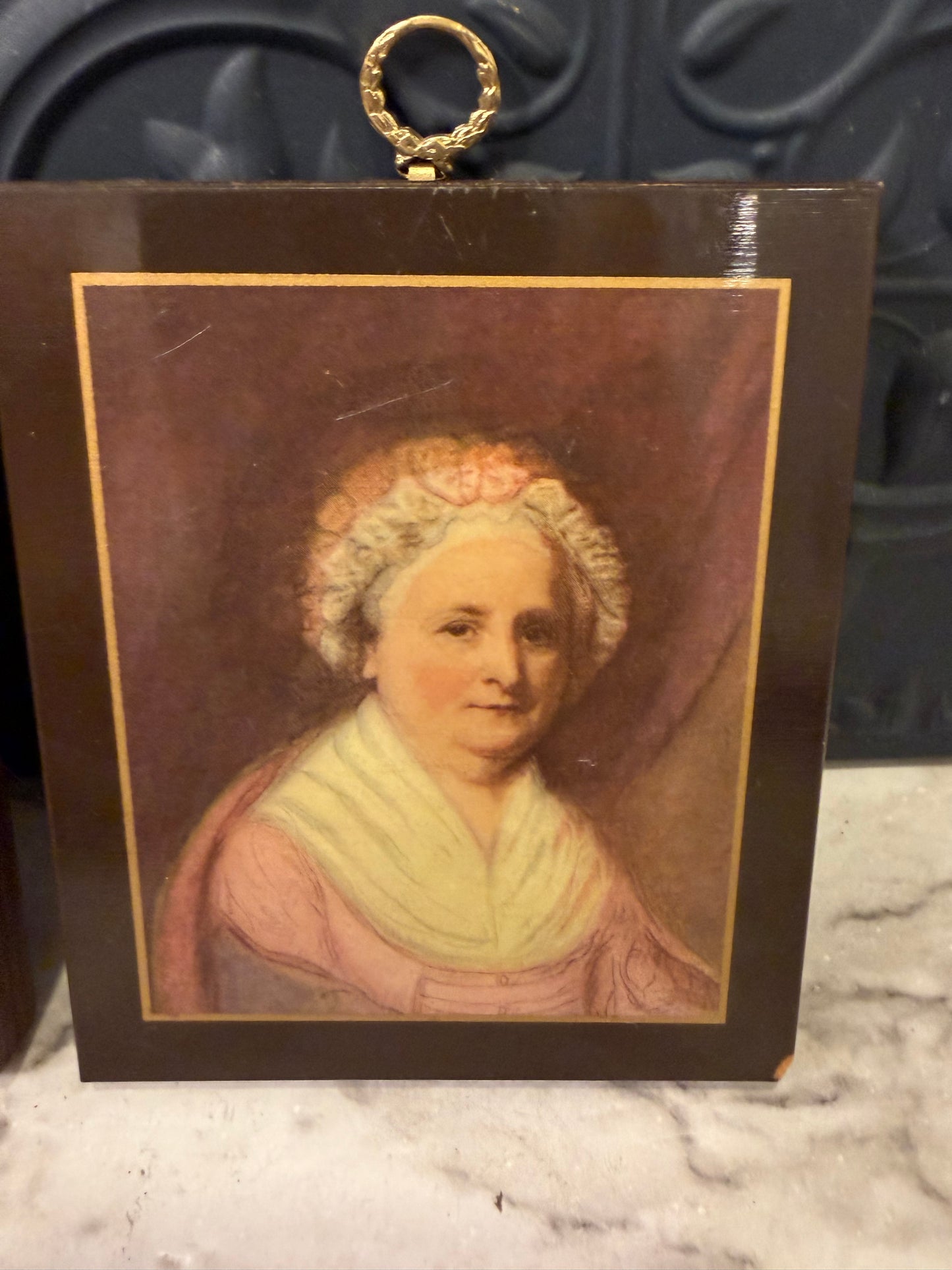 George and Martha Washington Small Wood hangings