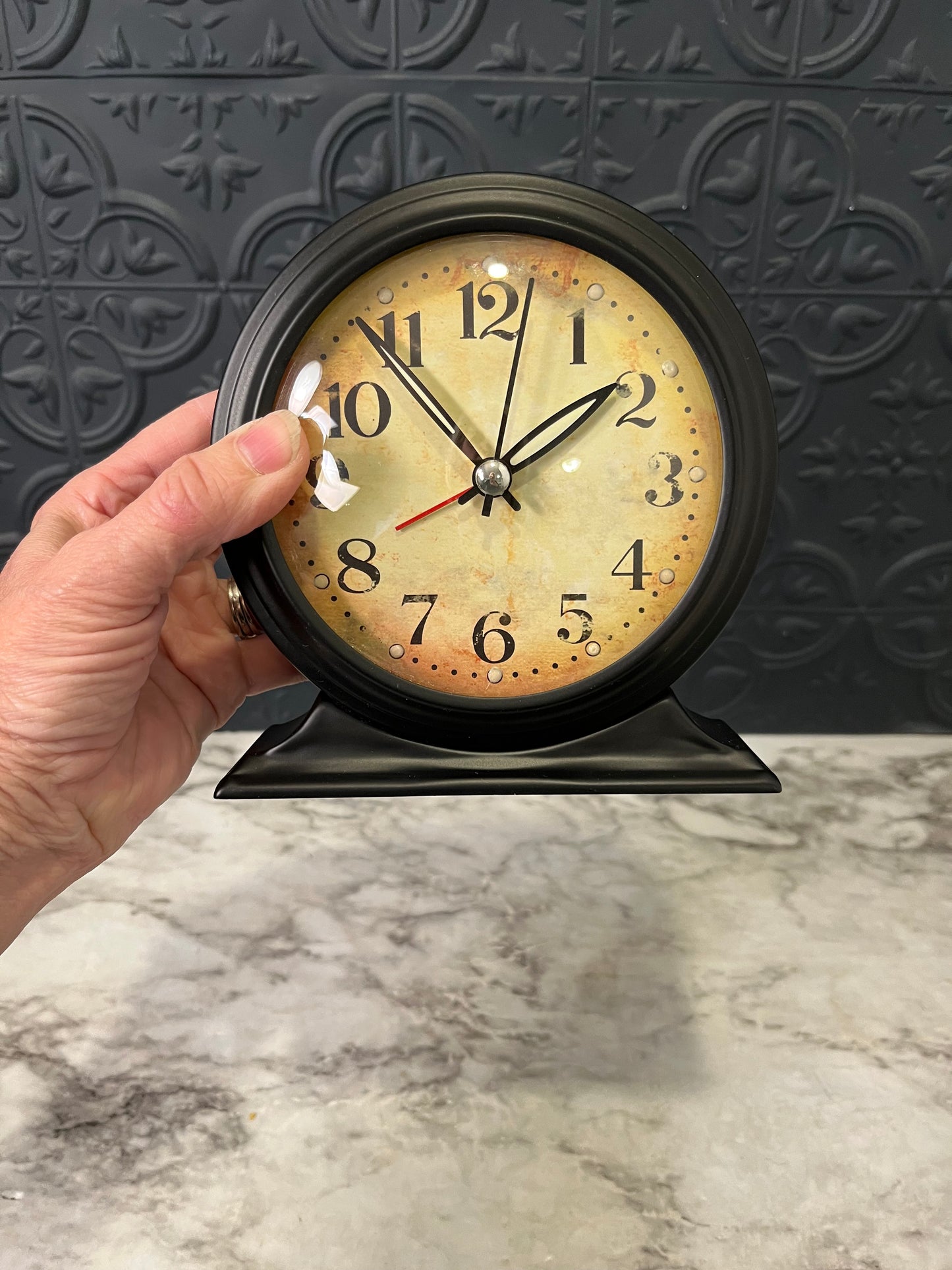 Round Black mantle clock