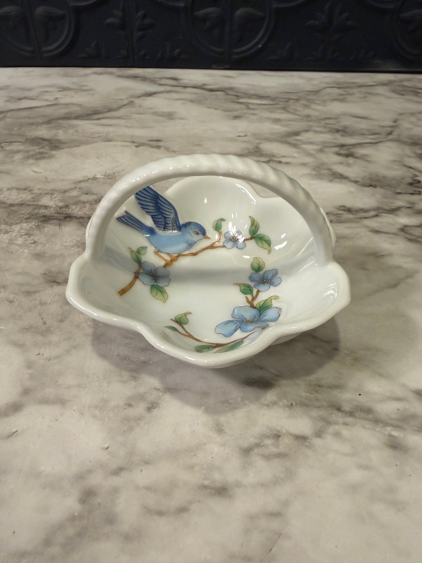 Porcelain Basket with Bluebird Mini