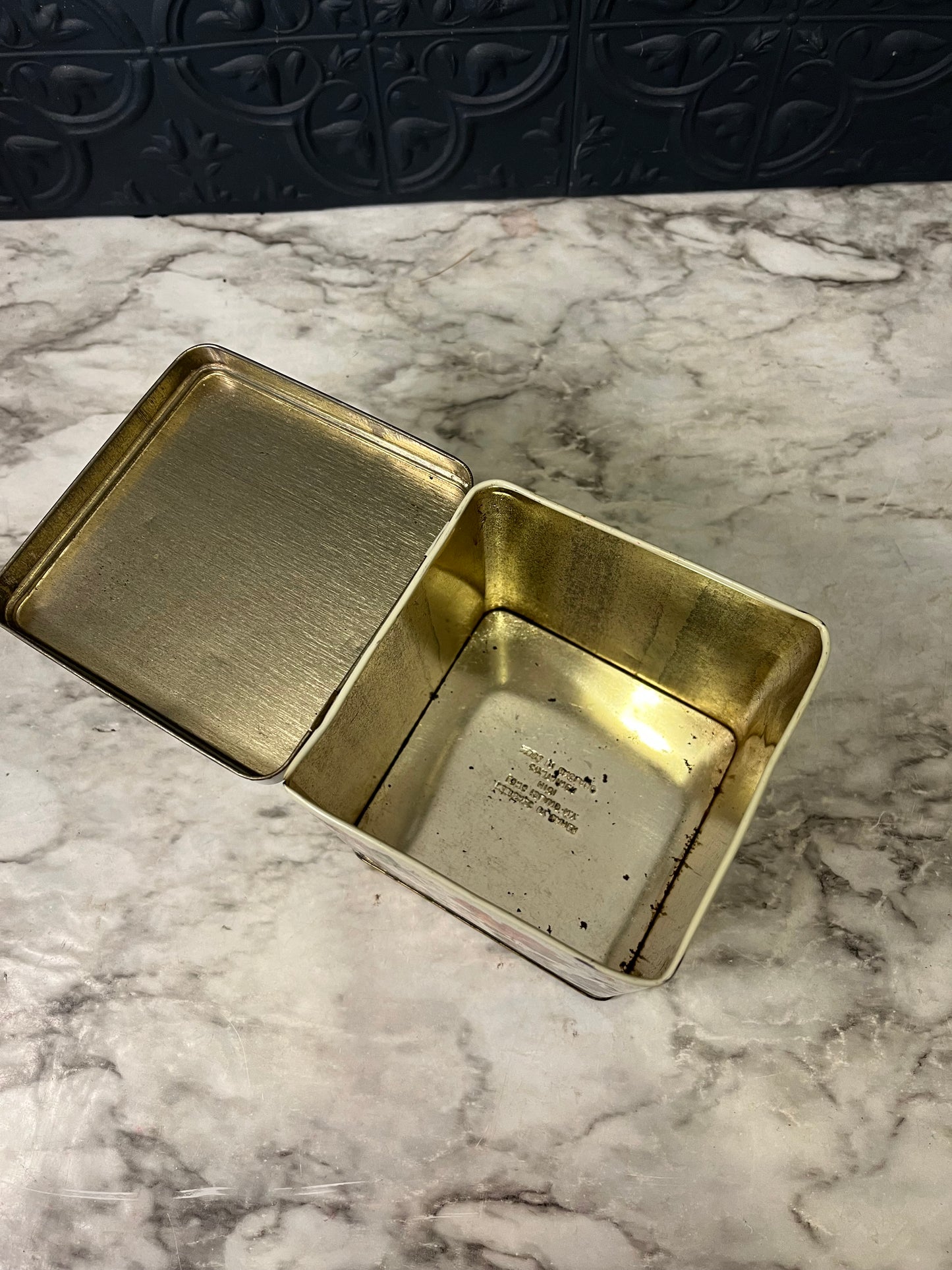 Daher Multicolor Floral Square tin