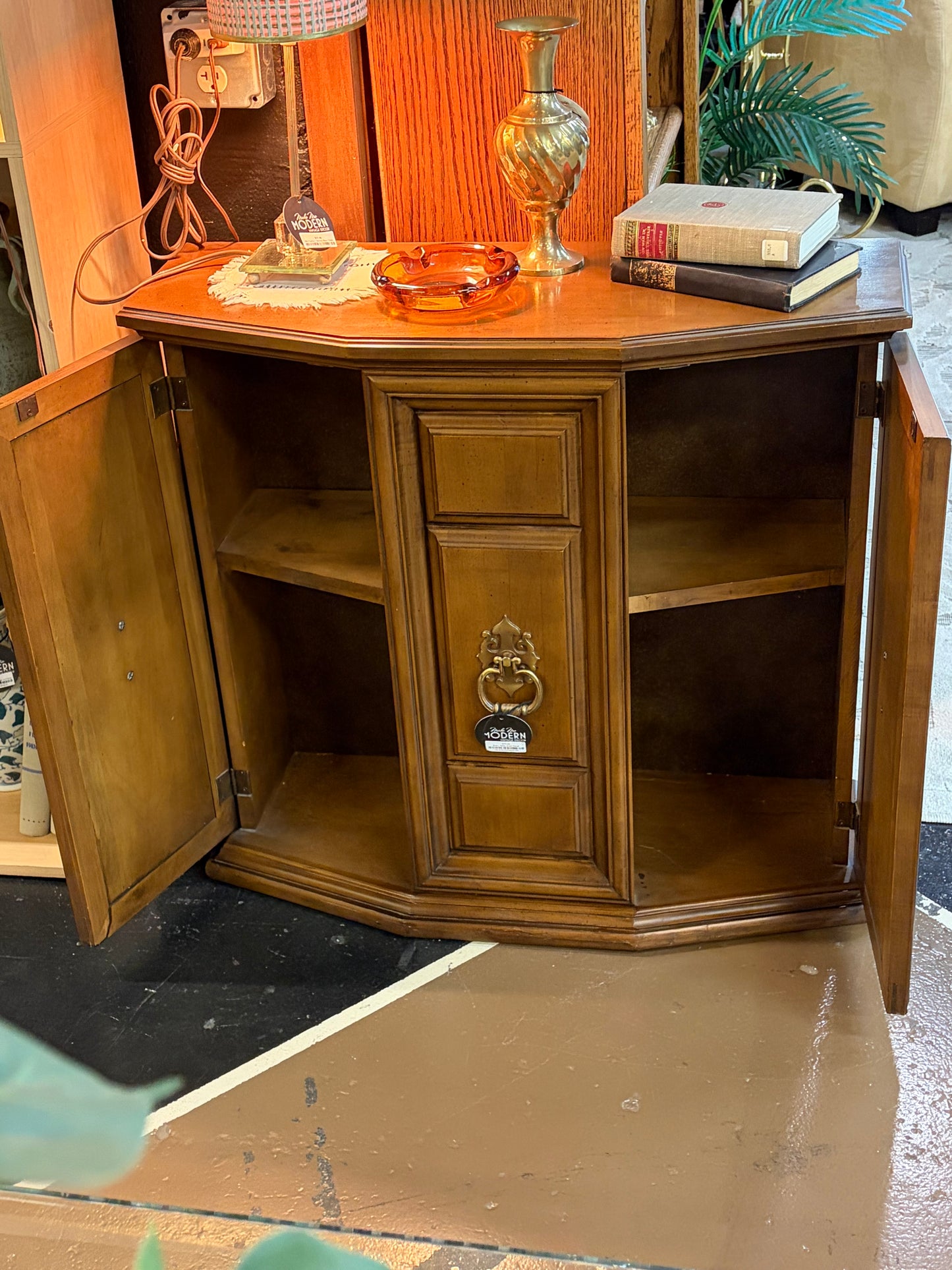 Entry Table cabinet three Panel